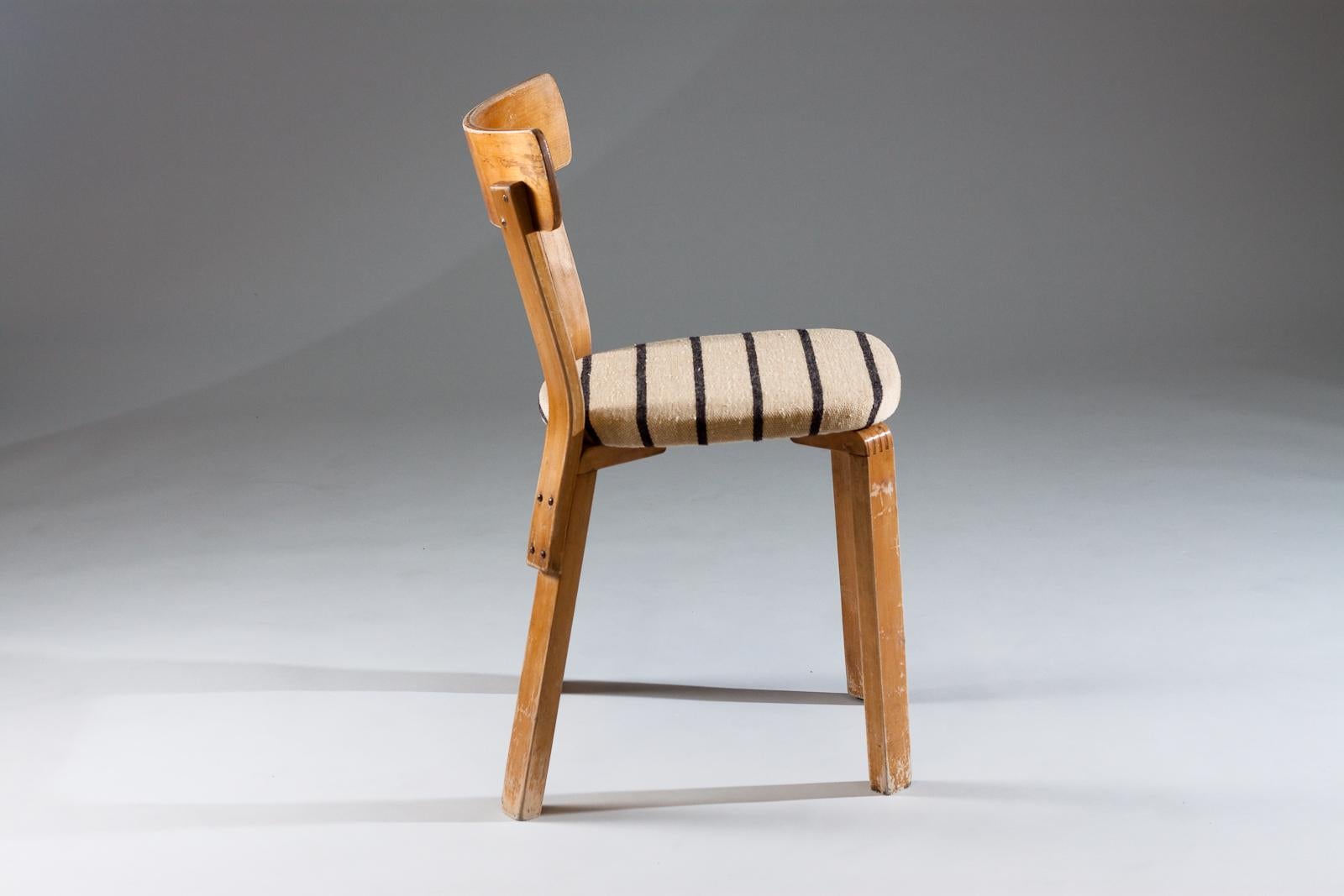 Scandinave moderne Rare chaise 69 à pied de guerre Alvar Aalto 1940 en vente