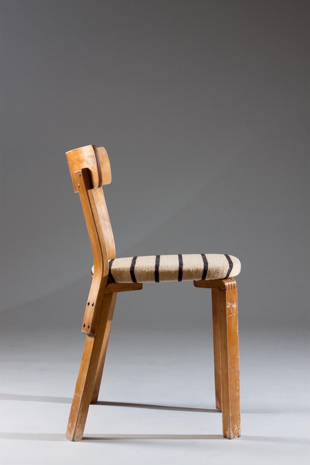Finlandais Rare chaise 69 à pied de guerre Alvar Aalto 1940 en vente