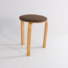 Raro taburete "sandwich" de 3 patas Alvar Aalto modelo 60 en abedul, Artek años 40