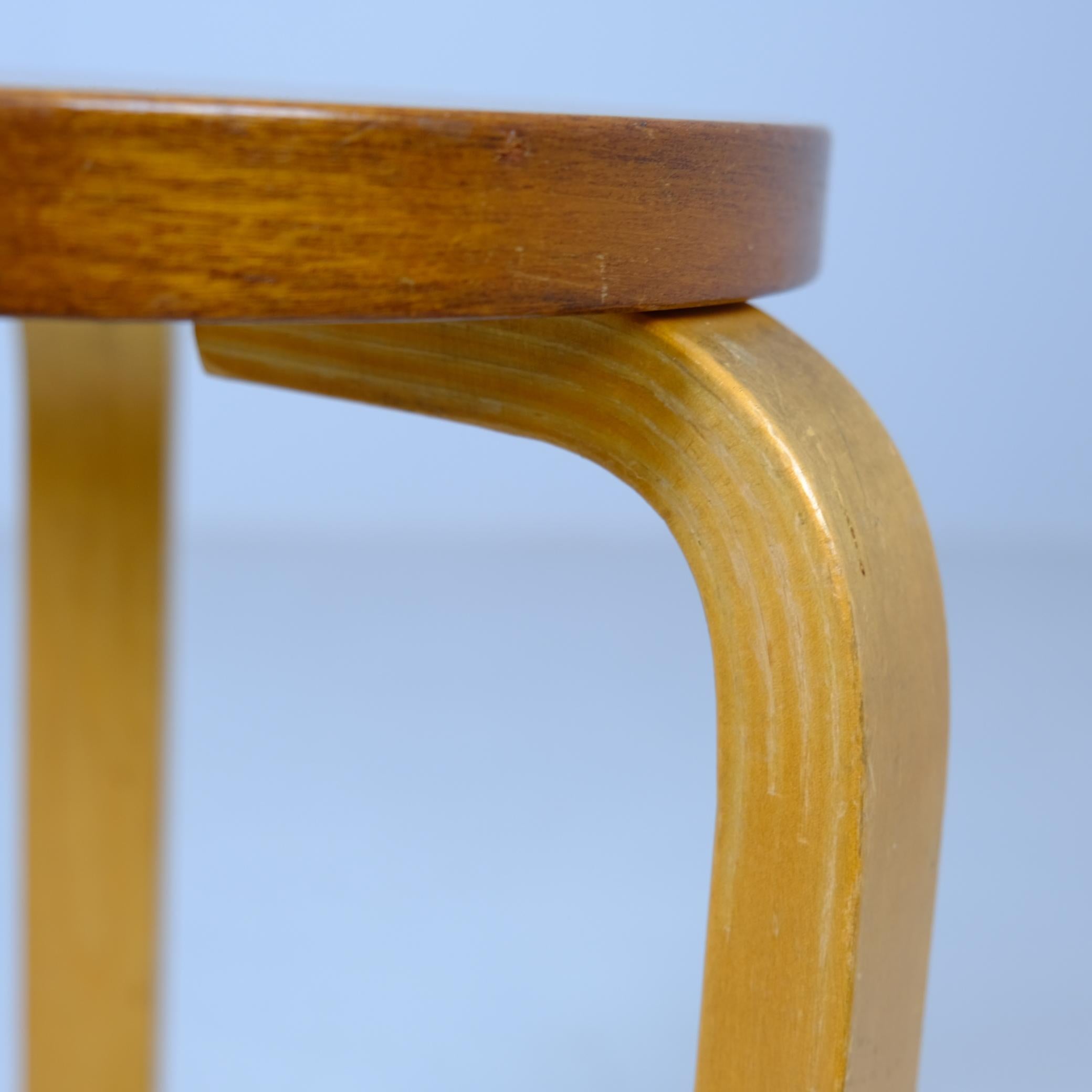 Finlandais Rare Alvar Aalto 3-legged Stool Model 60 In Birch & Teak, Artek 1950s en vente