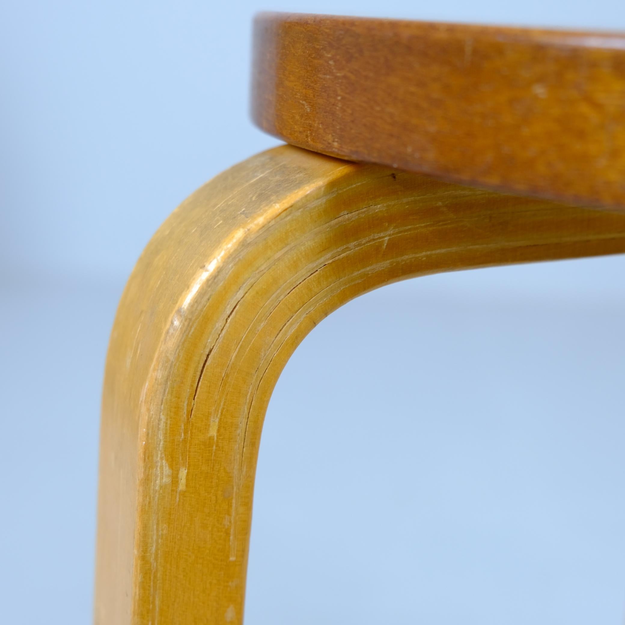 Rare Alvar Aalto 3-legged Stool Model 60 In Birch & Teak, Artek 1950s Bon état - En vente à Helsinki, FI