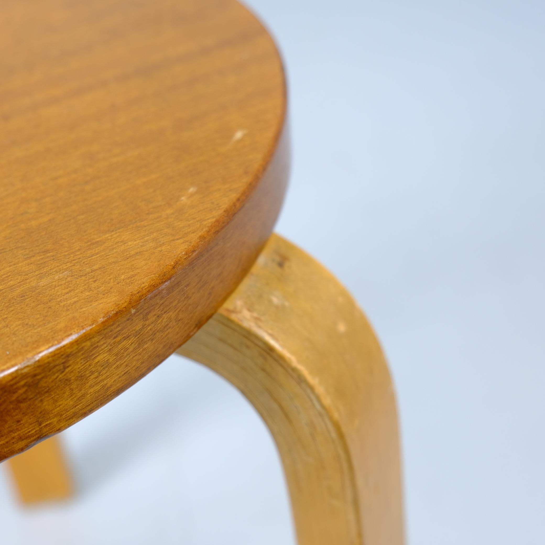 Bouleau Rare Alvar Aalto 3-legged Stool Model 60 In Birch & Teak, Artek 1950s en vente