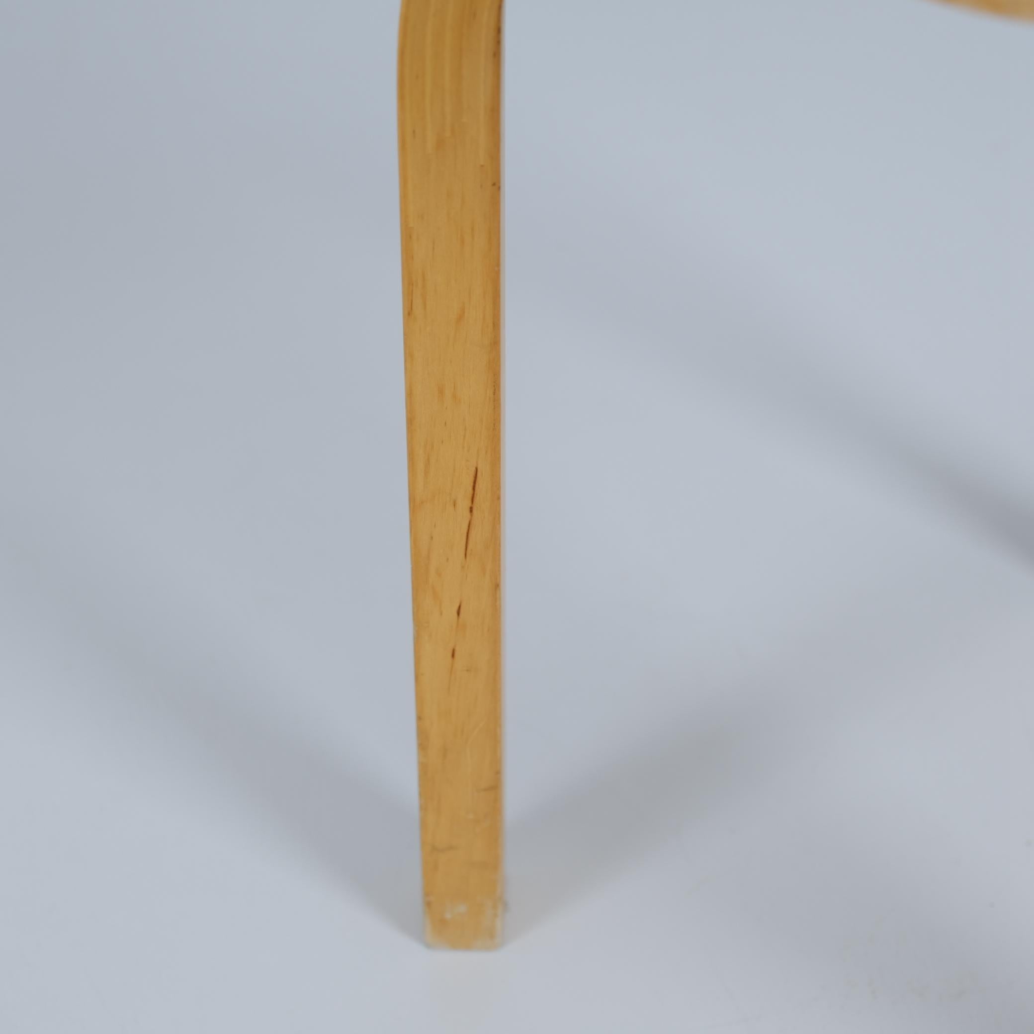 Raro taburete de 3 patas Alvar Aalto Modelo 60 en fórmica original, Artek Años 50 Fórmica en venta