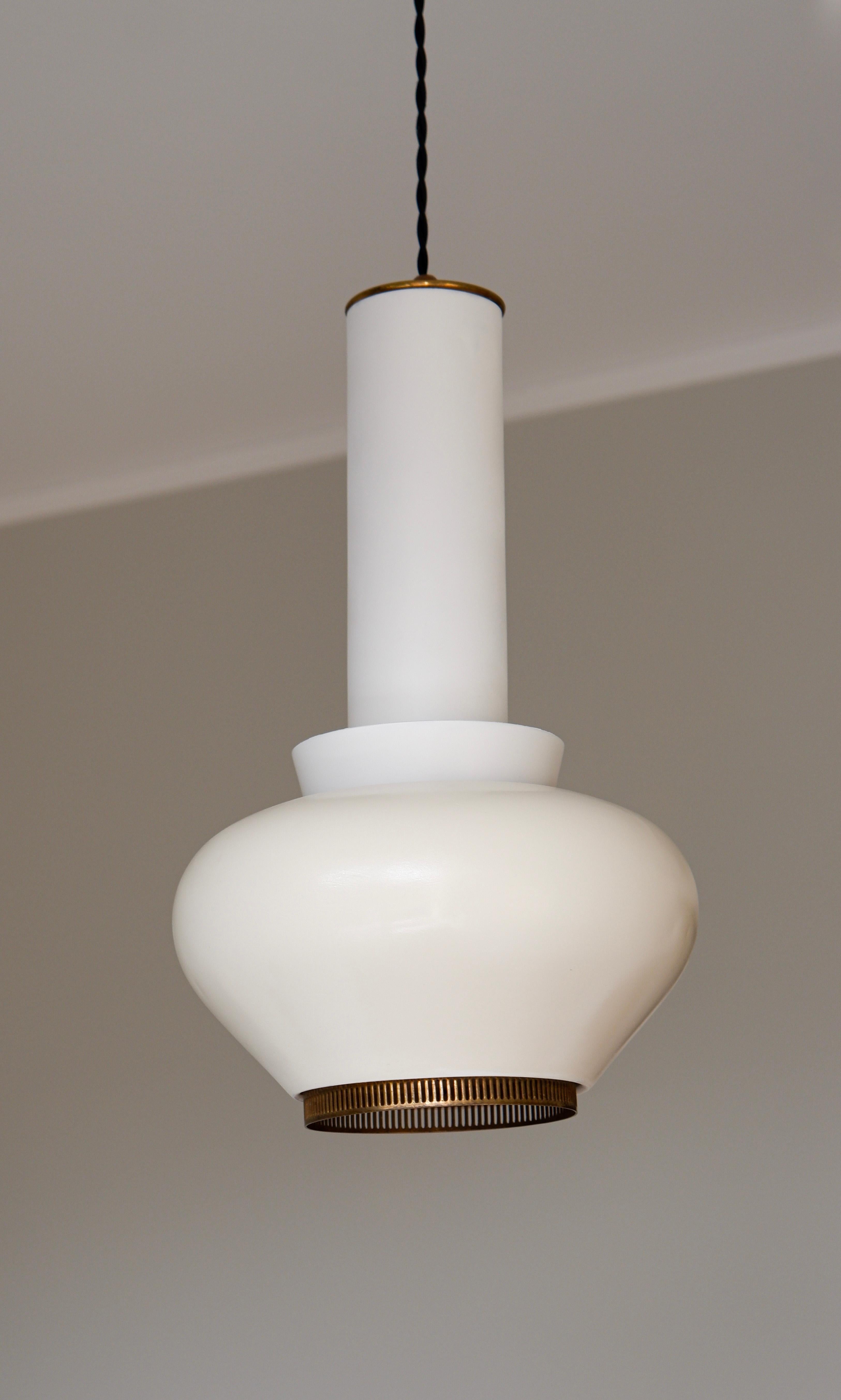 Finlandese Rara lampada da soffitto di Alvar Aalto modello A334 per Valaistustyö, circa 1950. in vendita