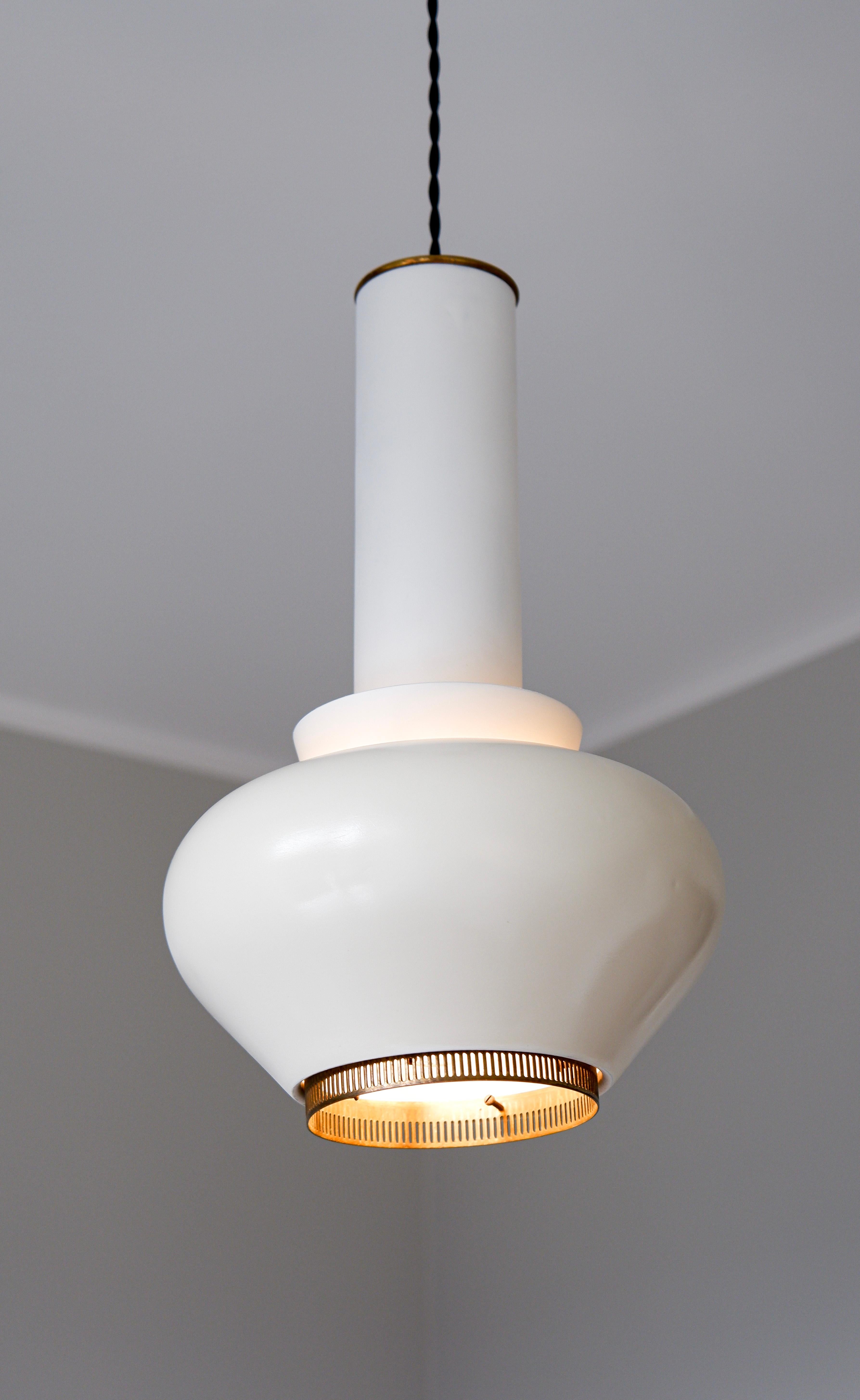 Rara lampada da soffitto di Alvar Aalto modello A334 per Valaistustyö, circa 1950. in vendita 1
