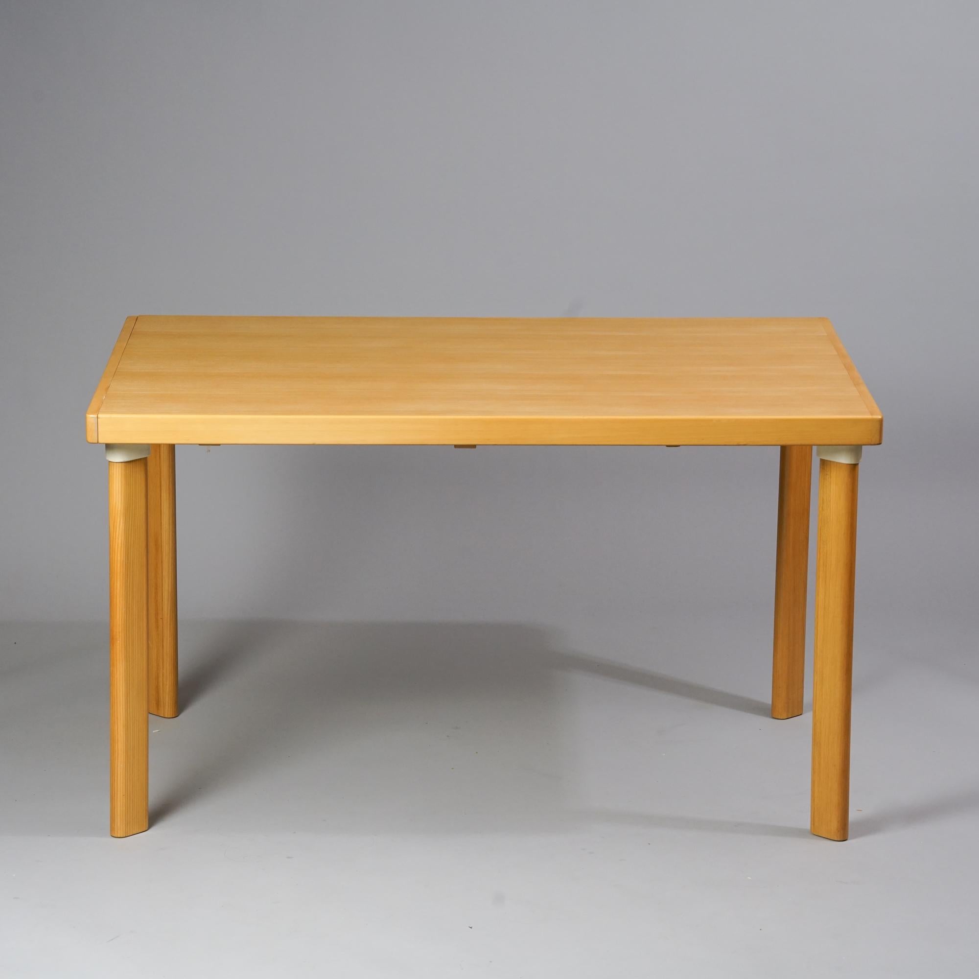 Rare Alvar Aalto Scandinavian modern dining room table for Artek in the mid 1900s. Ash tree, LH1 -legs, extendable, the extendable part can be stored under the table top. Good vintage condition, restored by a craftman who is specialised in vintage