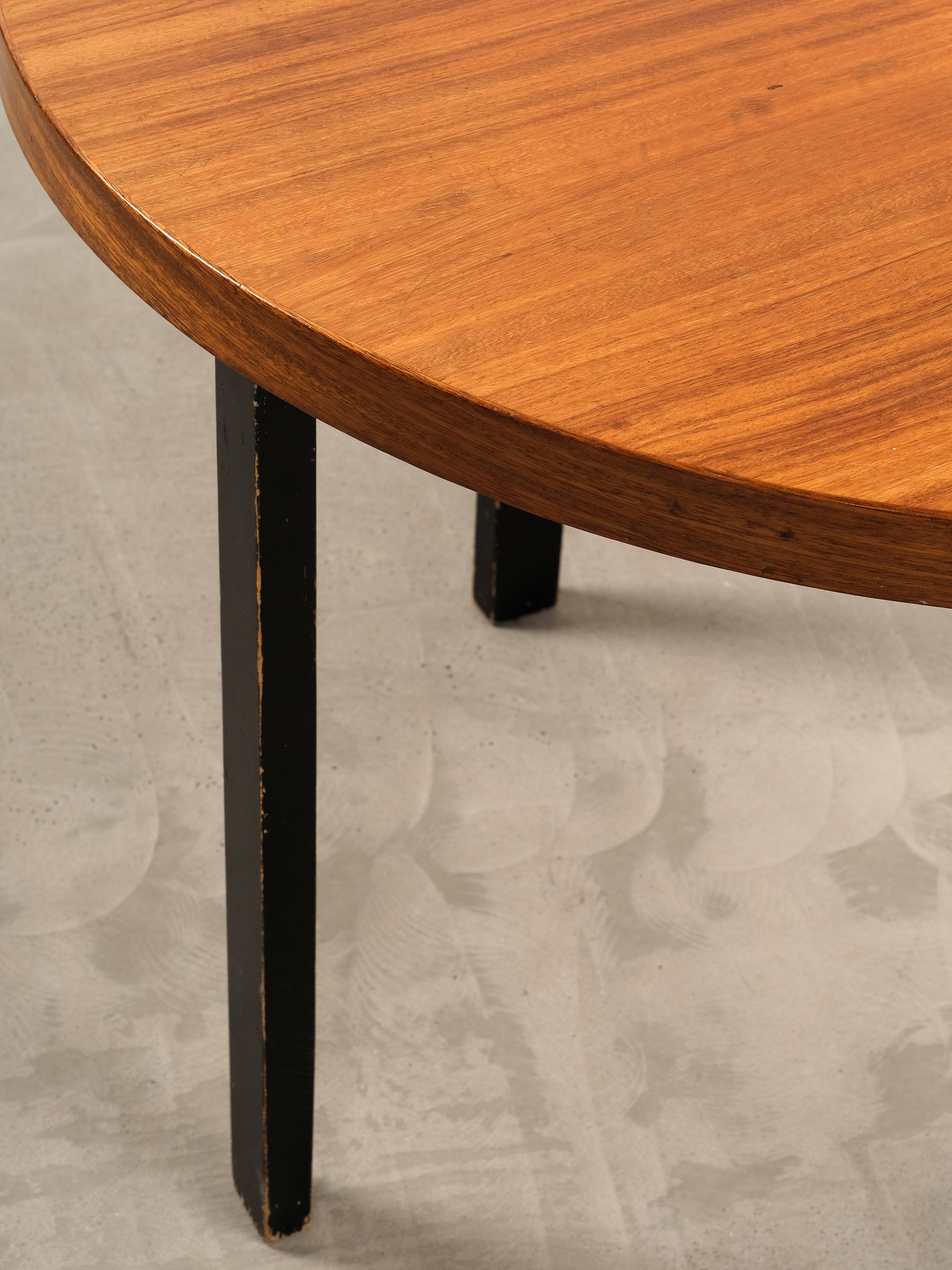 Scandinavian Modern Rare Alvar Aalto Model 90 A Round Dining Room Table for Artek, 1950s For Sale