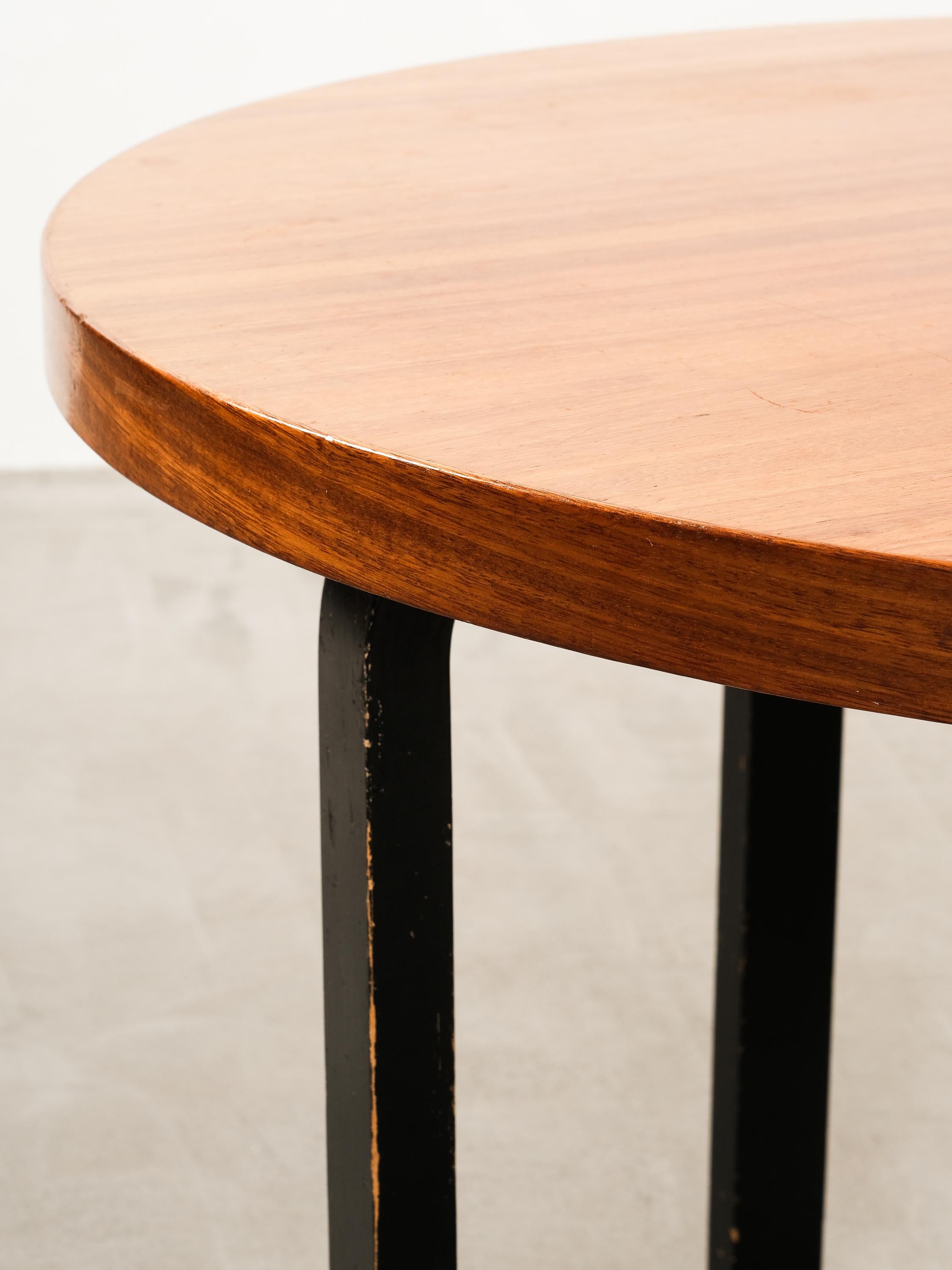 Rare Alvar Aalto Model 90 A Round Dining Room Table for Artek, 1950s In Good Condition For Sale In Karis, Nyland