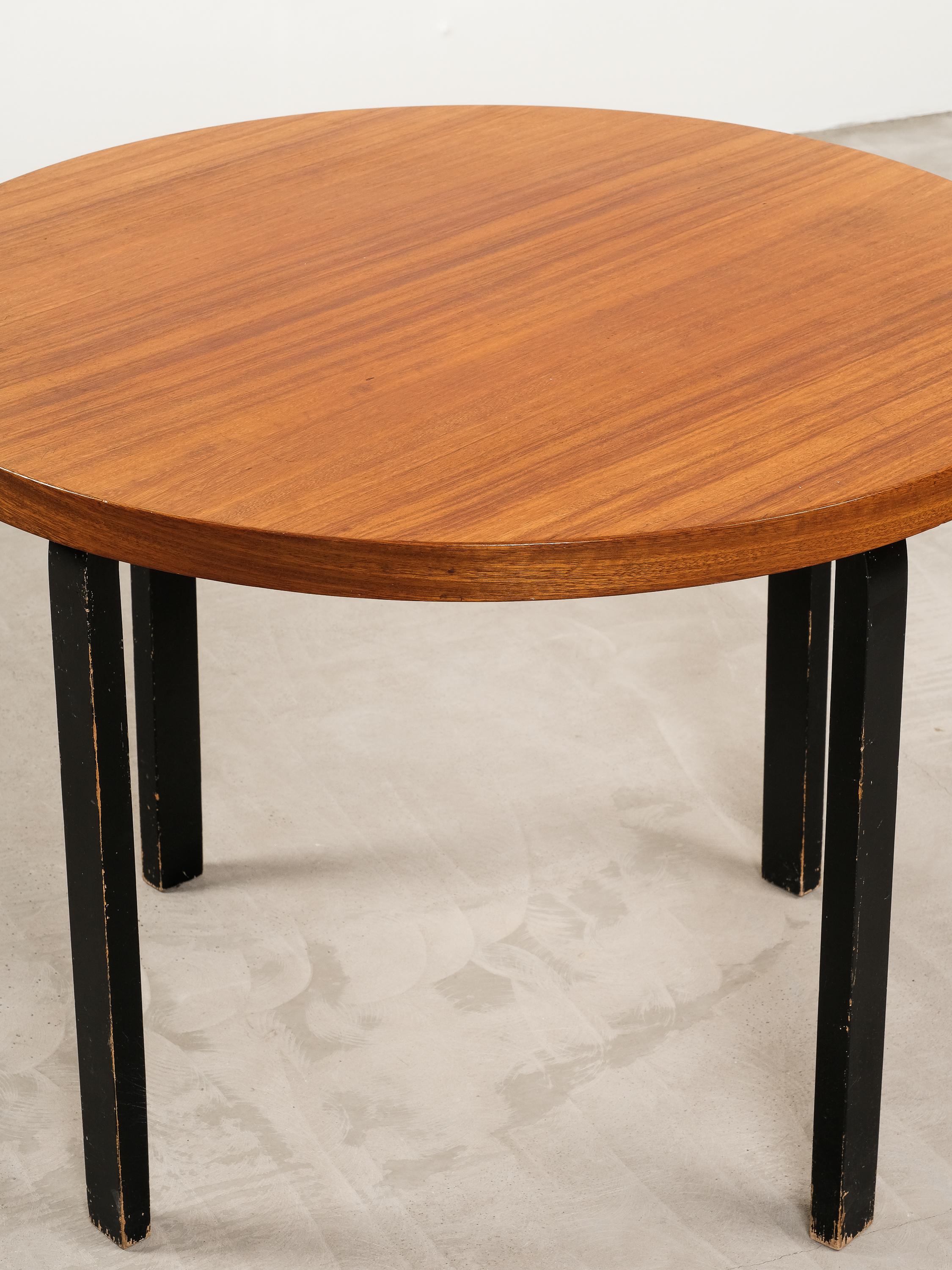 Rare Alvar Aalto Model 90 A Round Dining Room Table for Artek, 1950s For Sale 1