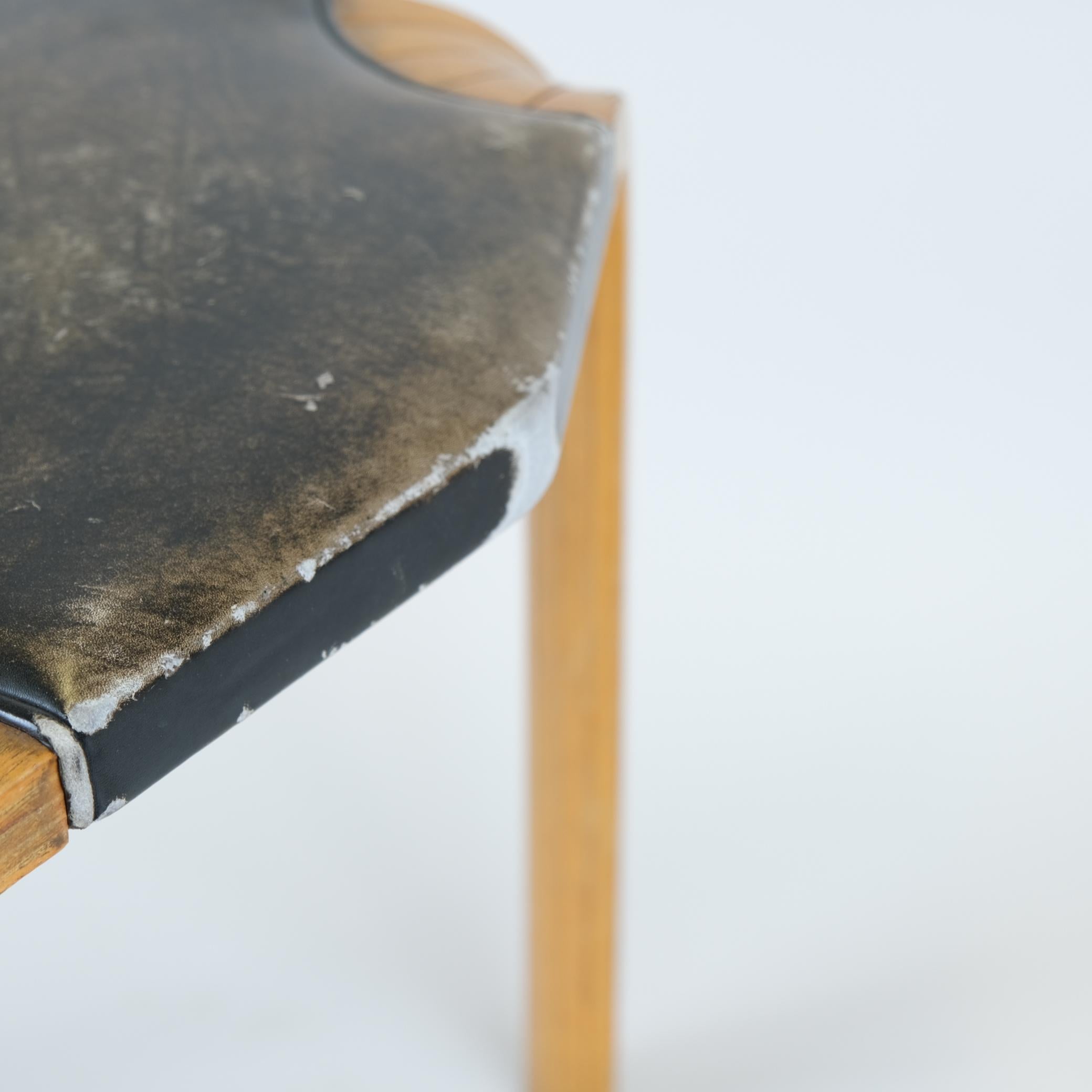 Raro sgabello Alvar Aalto X602 con gamba a ventaglio e pelle nera, Artek anni '50 In condizioni buone in vendita a Helsinki, FI