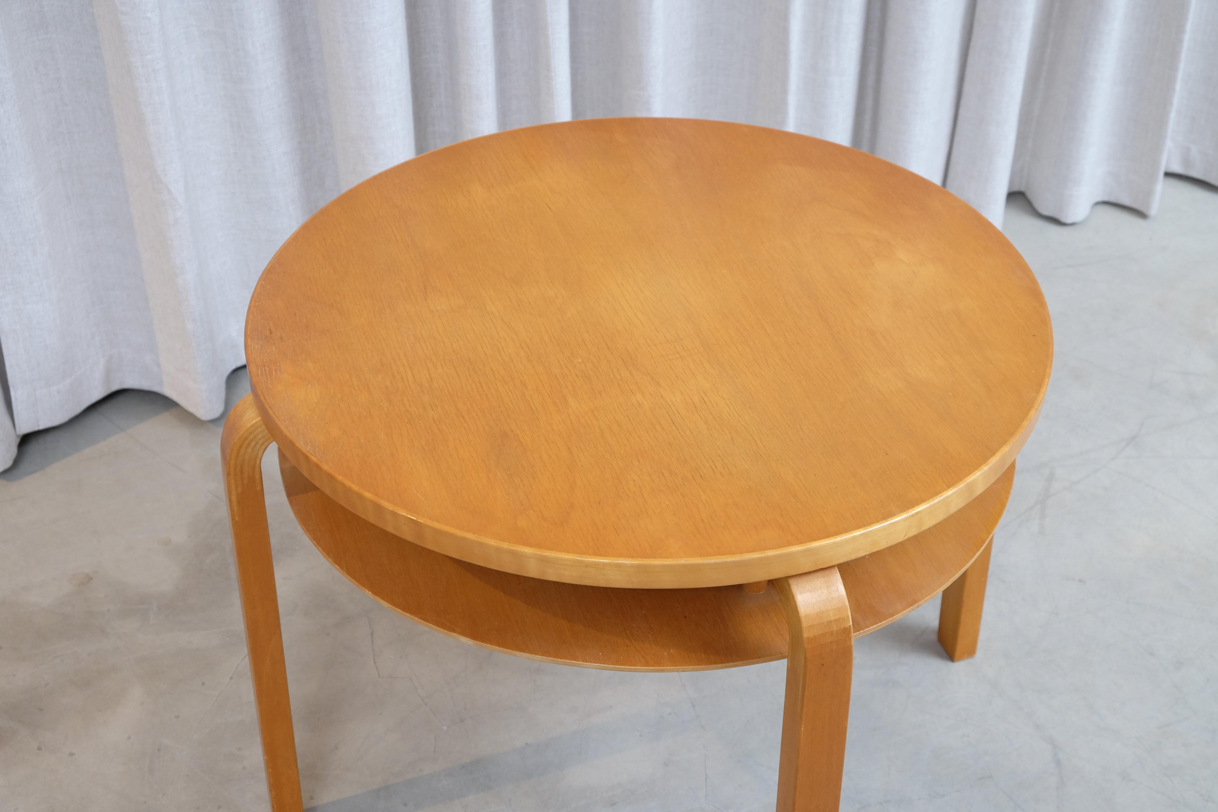 Rare Alvar Aalto Table 907 Produced by Artek, 1940s In Good Condition In Stockholm, SE