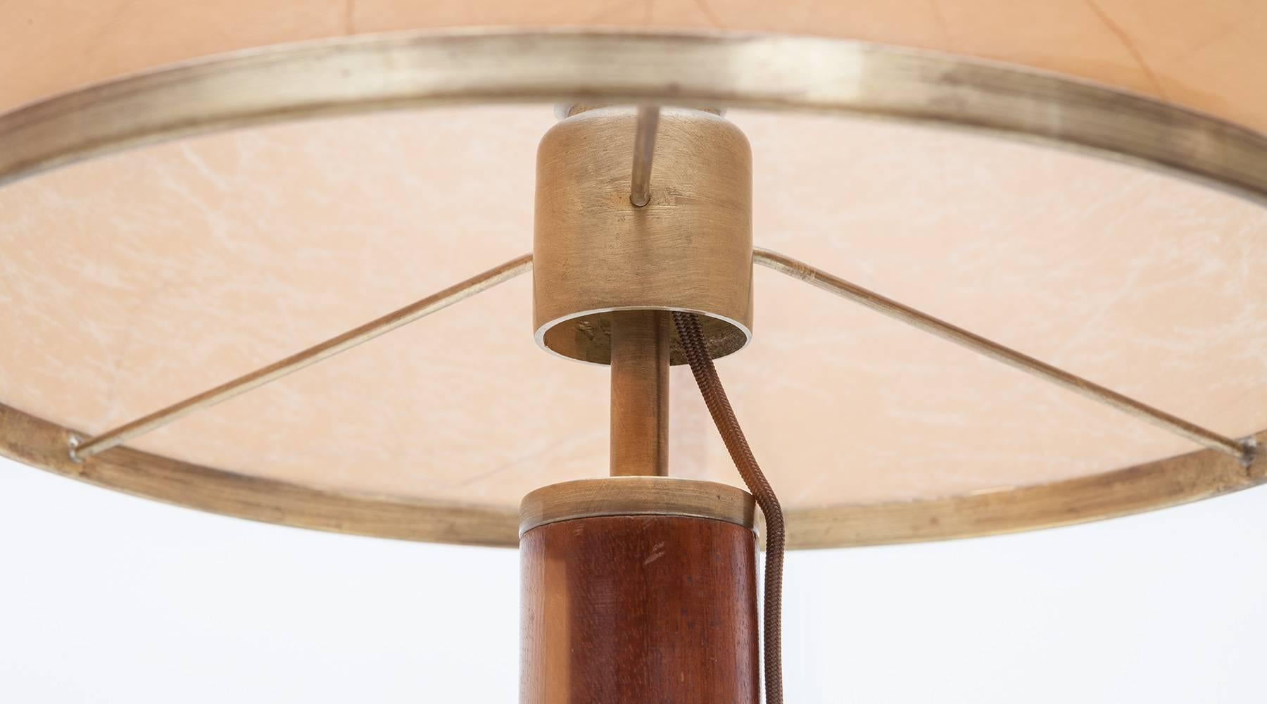 Portuguese European Midcentury-modern Table Lamp with wood and brass by Alvaro Siza