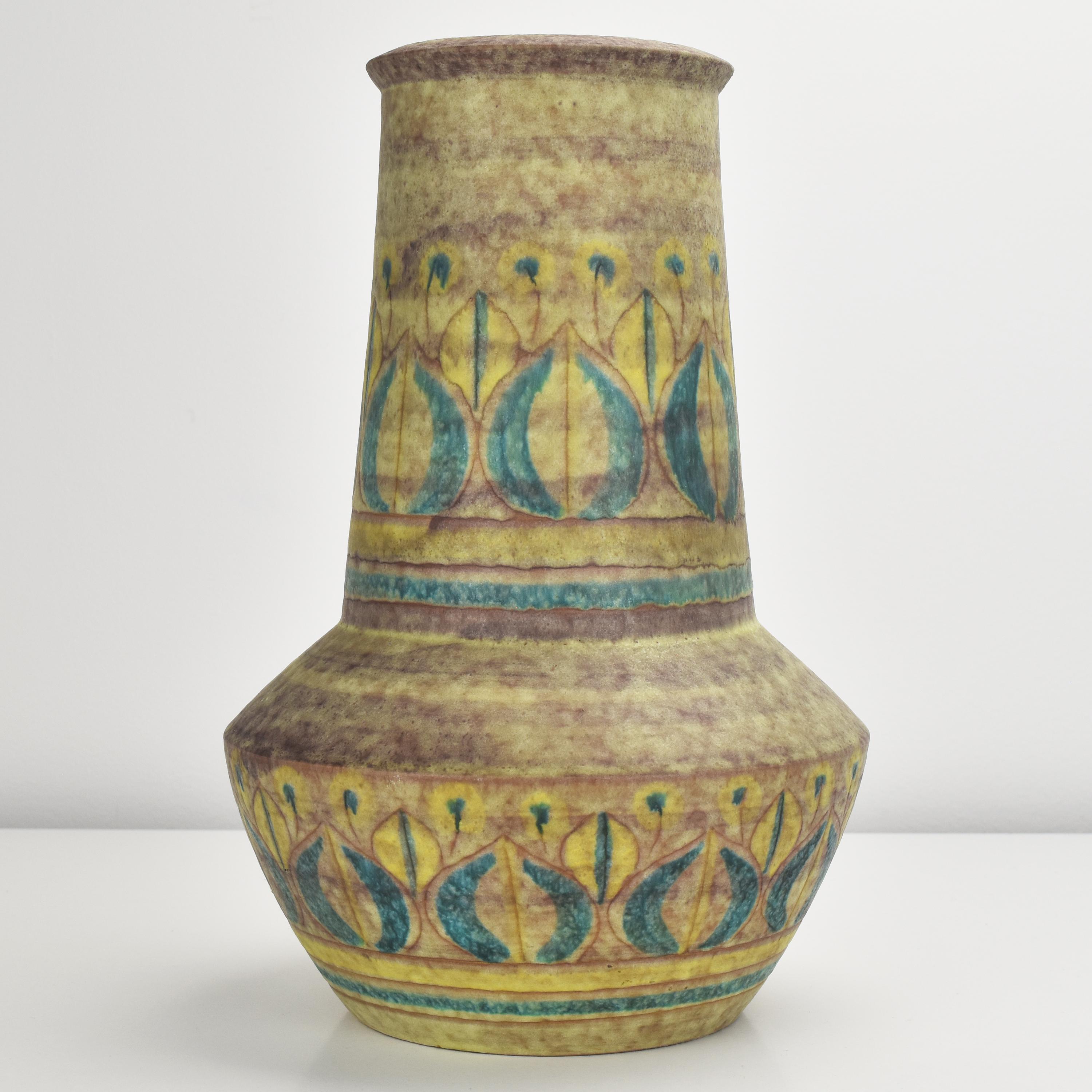 Vaso in ceramica a motivi floreali altamente decorativo di Alvino Bagni risalente agli anni '60.