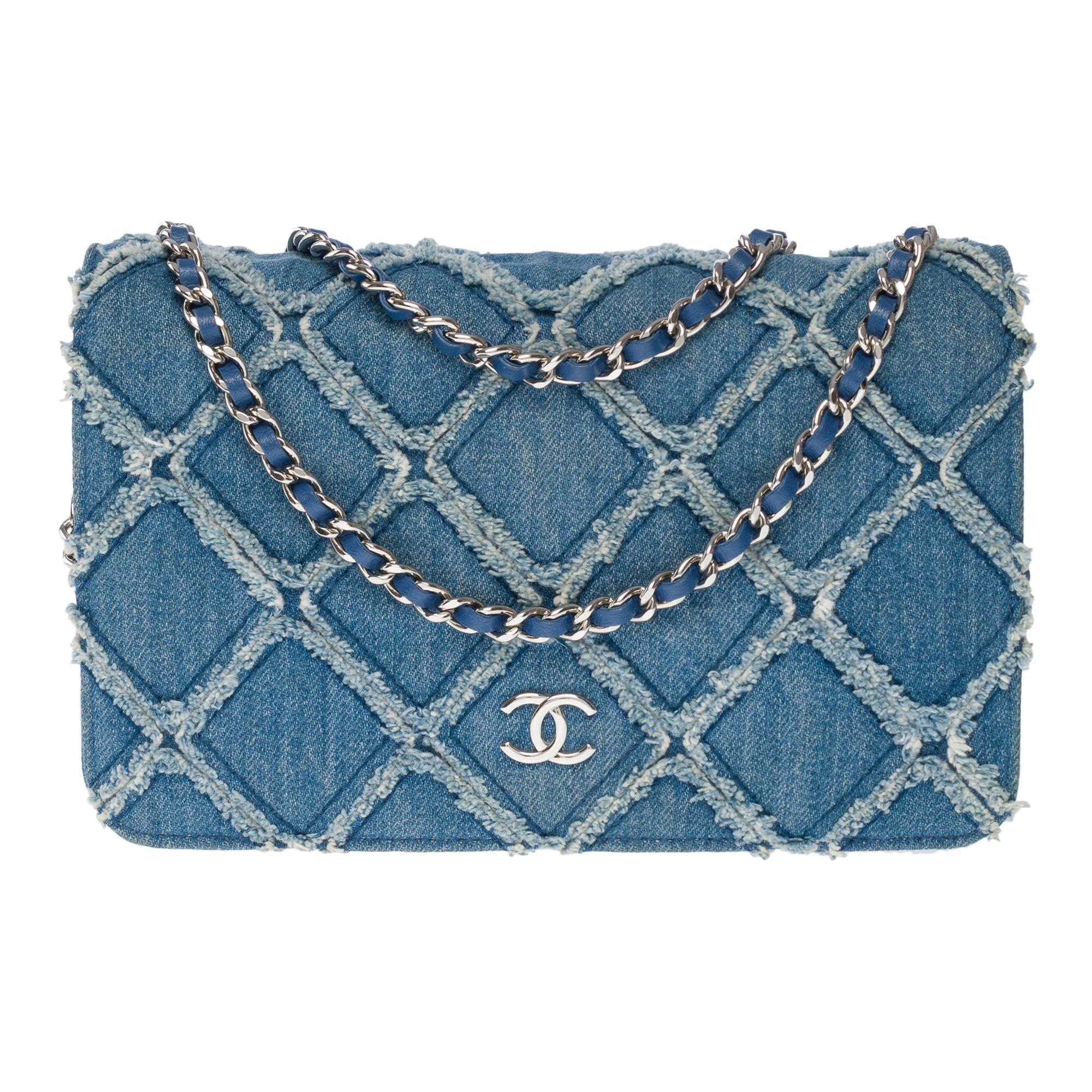 Rare & Amazing Chanel Wallet on Chain (WOC) shoulder bag in Blue denim, SHW In Excellent Condition In Paris, IDF