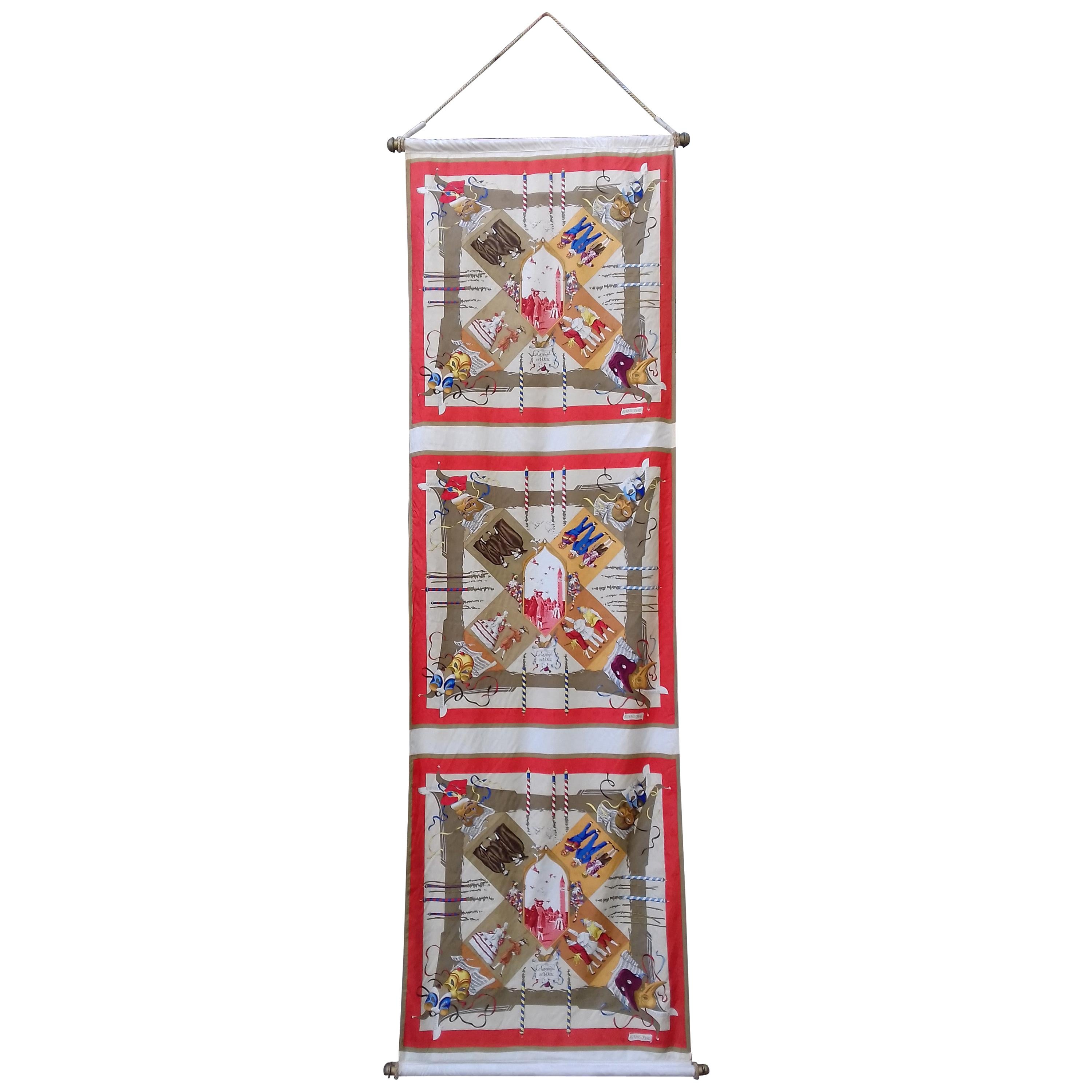 Rare Bannière Hermès de 3 Foulards Carnaval de Venise en soie 130 pouces en vente