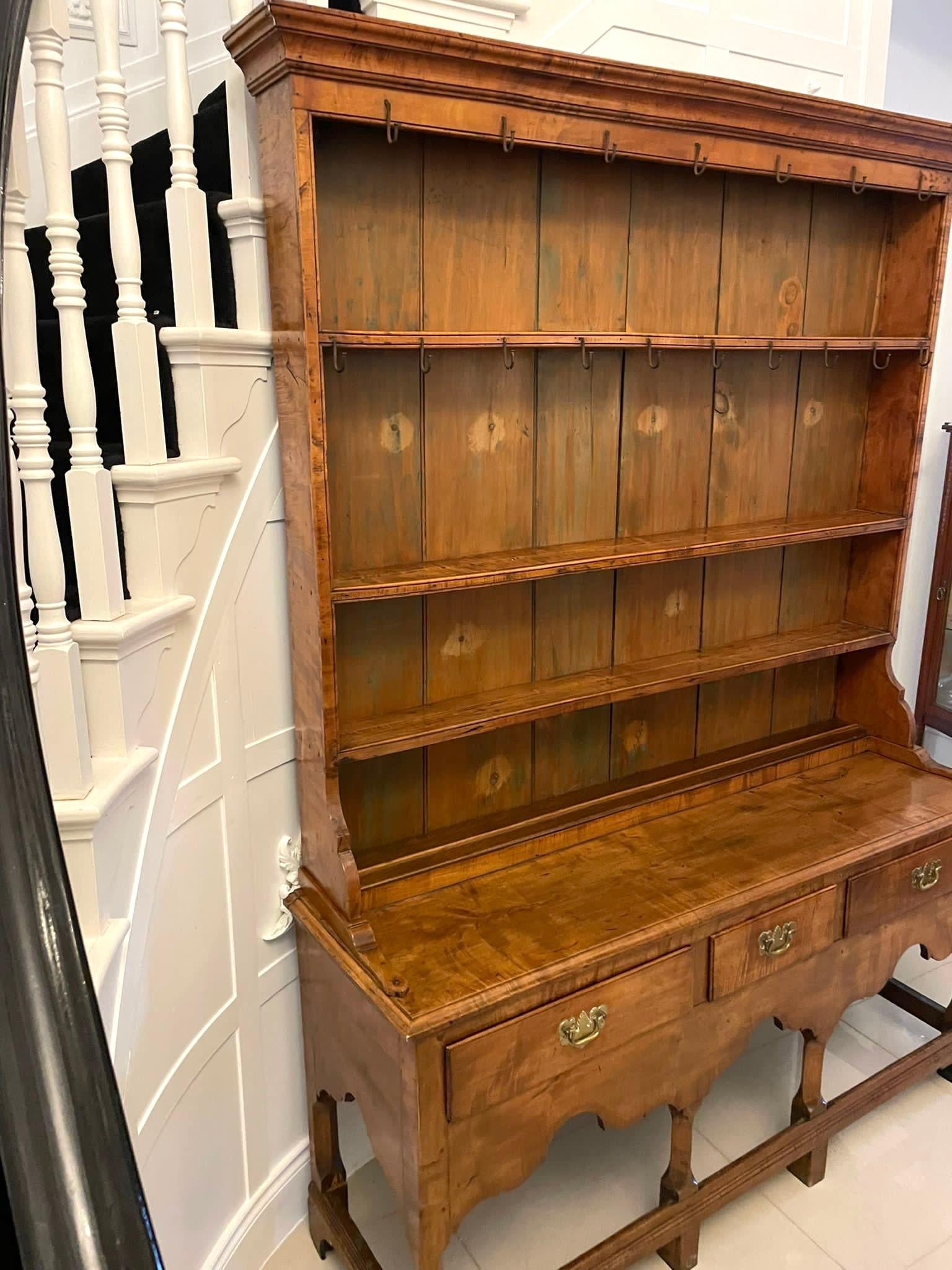 Rare American Antique George III Quality Solid Maple Wood Dresser and Rack For Sale 5