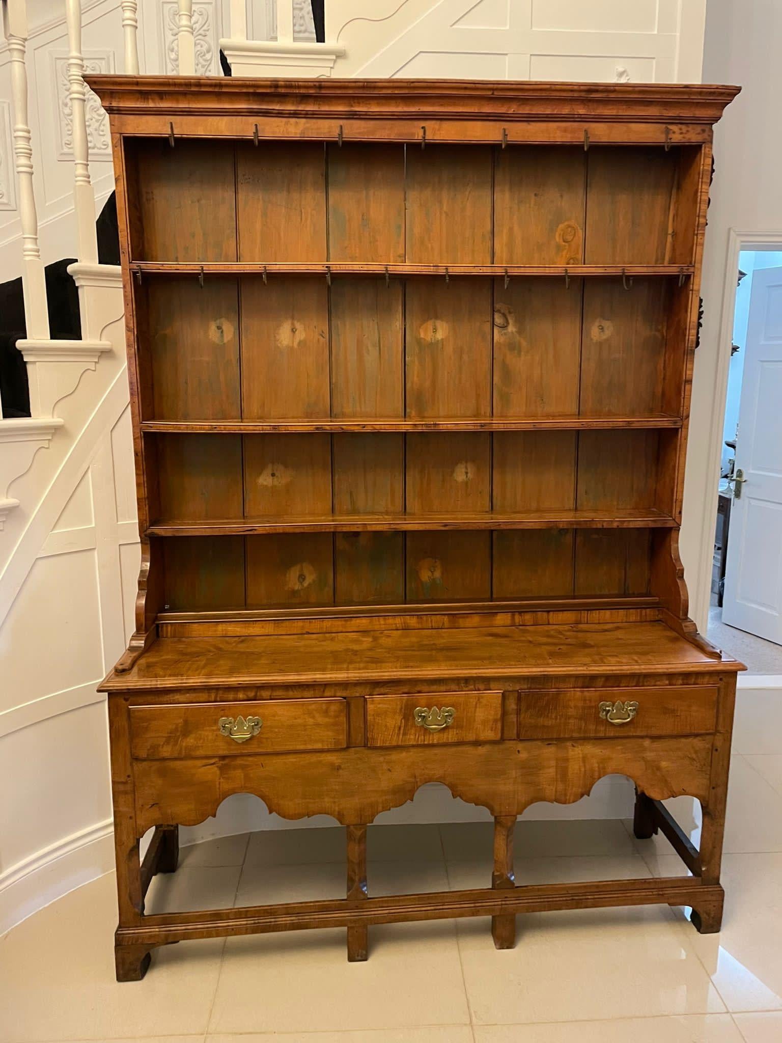 Rare American Antique George III Quality Solid Maple Wood Dresser and Rack For Sale 8
