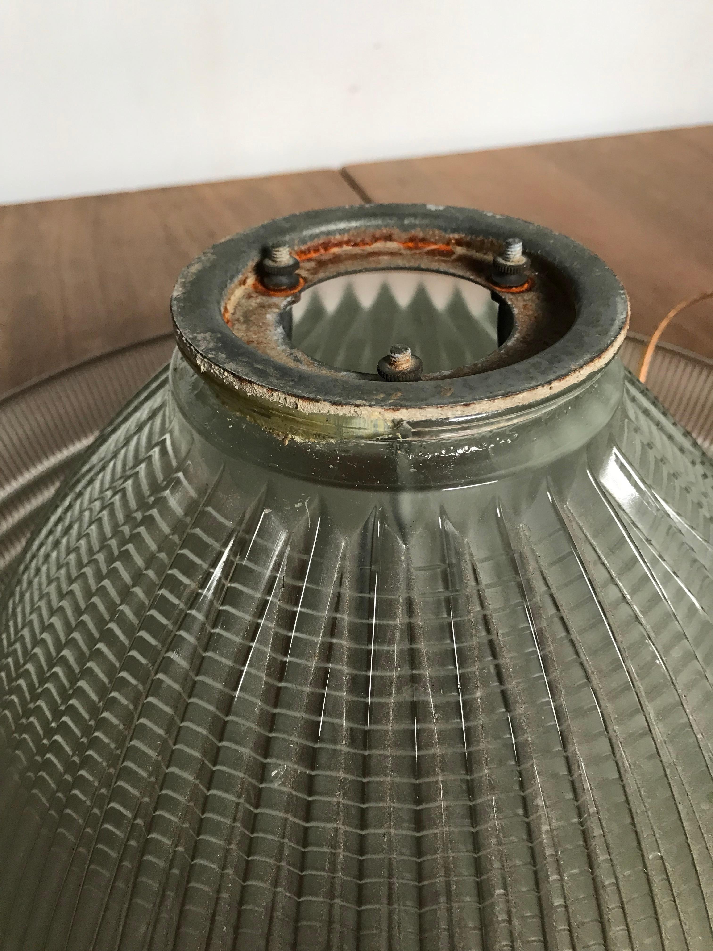 Raro colgante de cristal prismático americano Arts & Crafts marcado con Holofano circa 1930 en venta 11