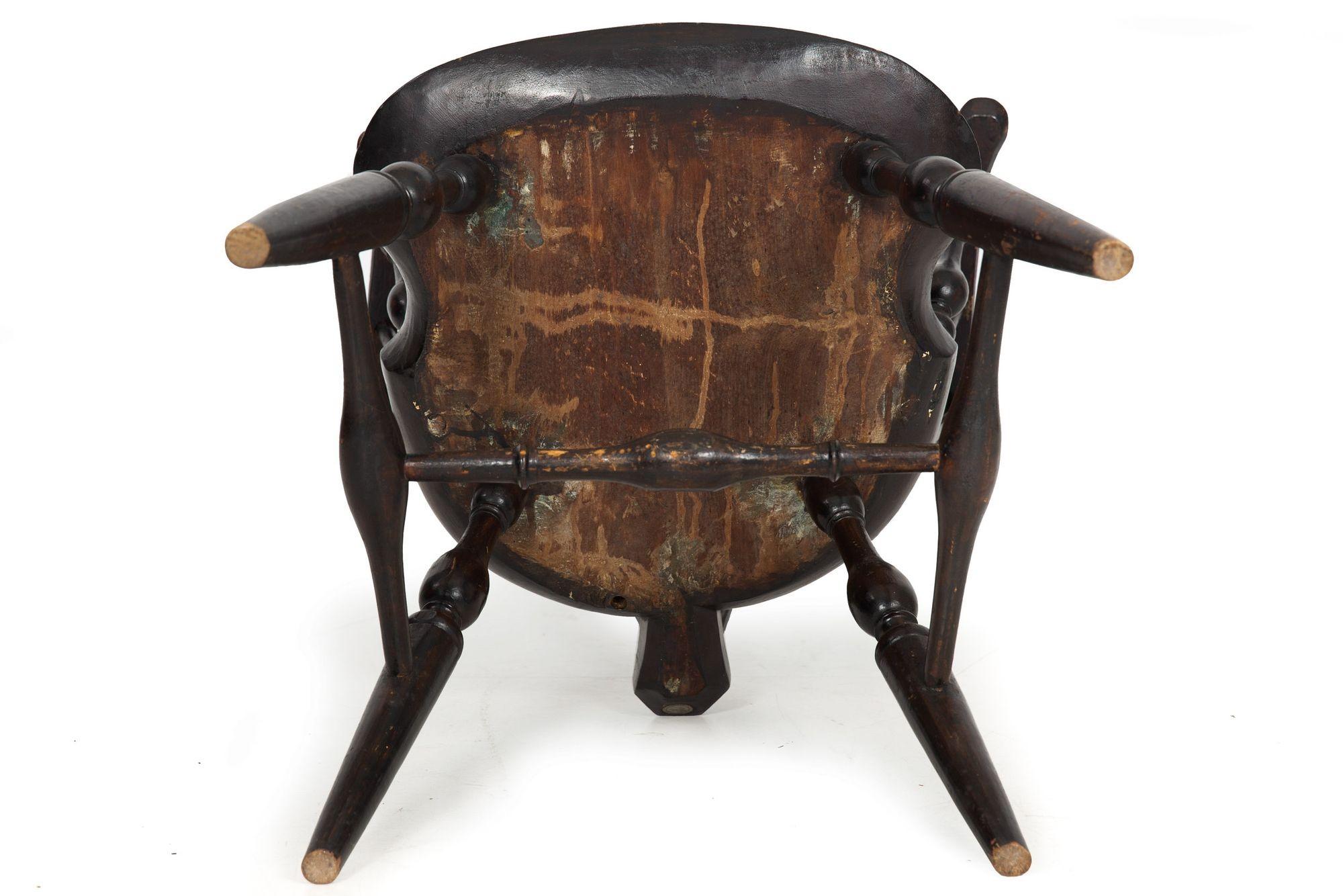 Rare American Brace-Back Continuous Arm Windsor Chair, New York ca. 1790 4