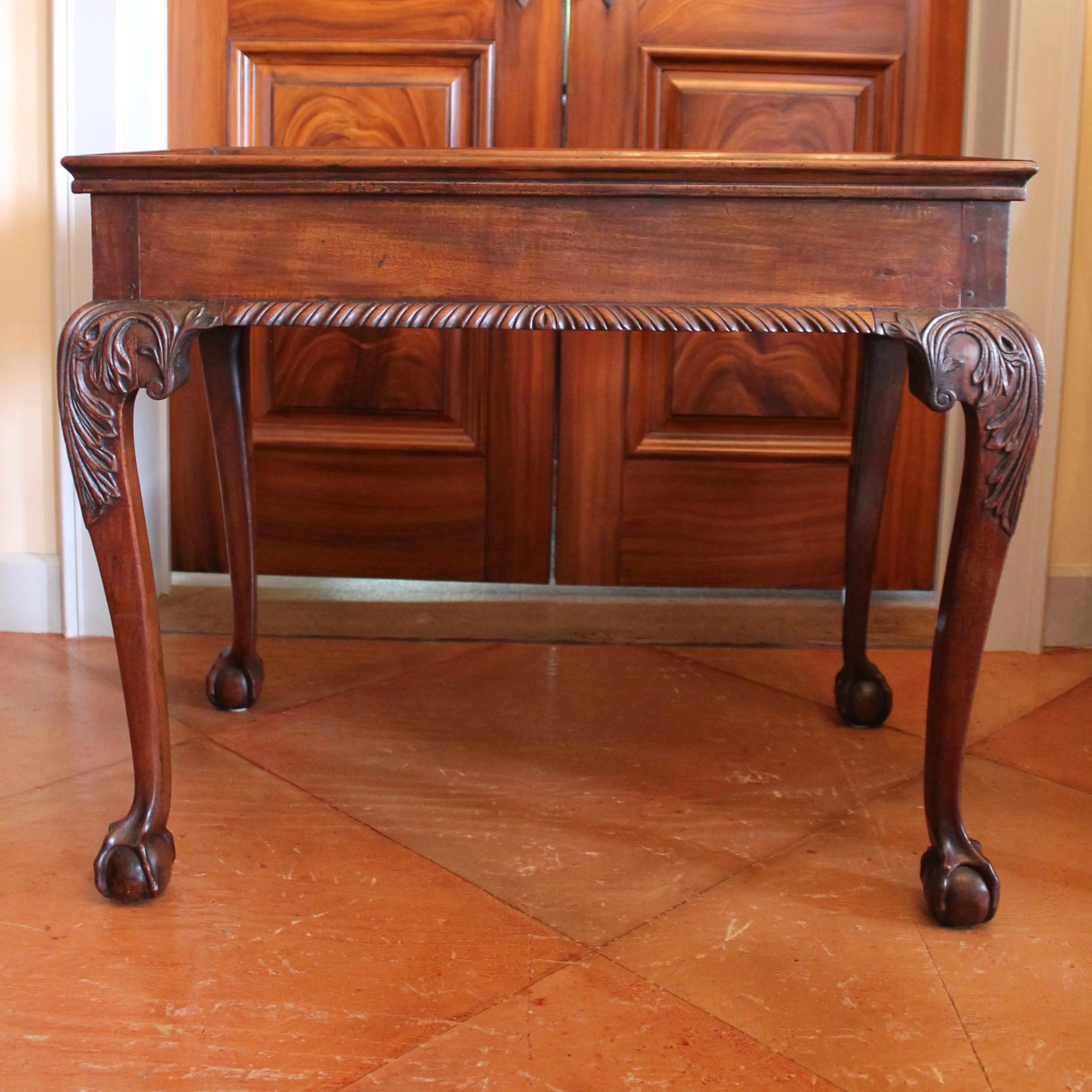 Rare American (New York)  Chippendale Mahogany Tray Top Tea Table, 18th Century For Sale 2