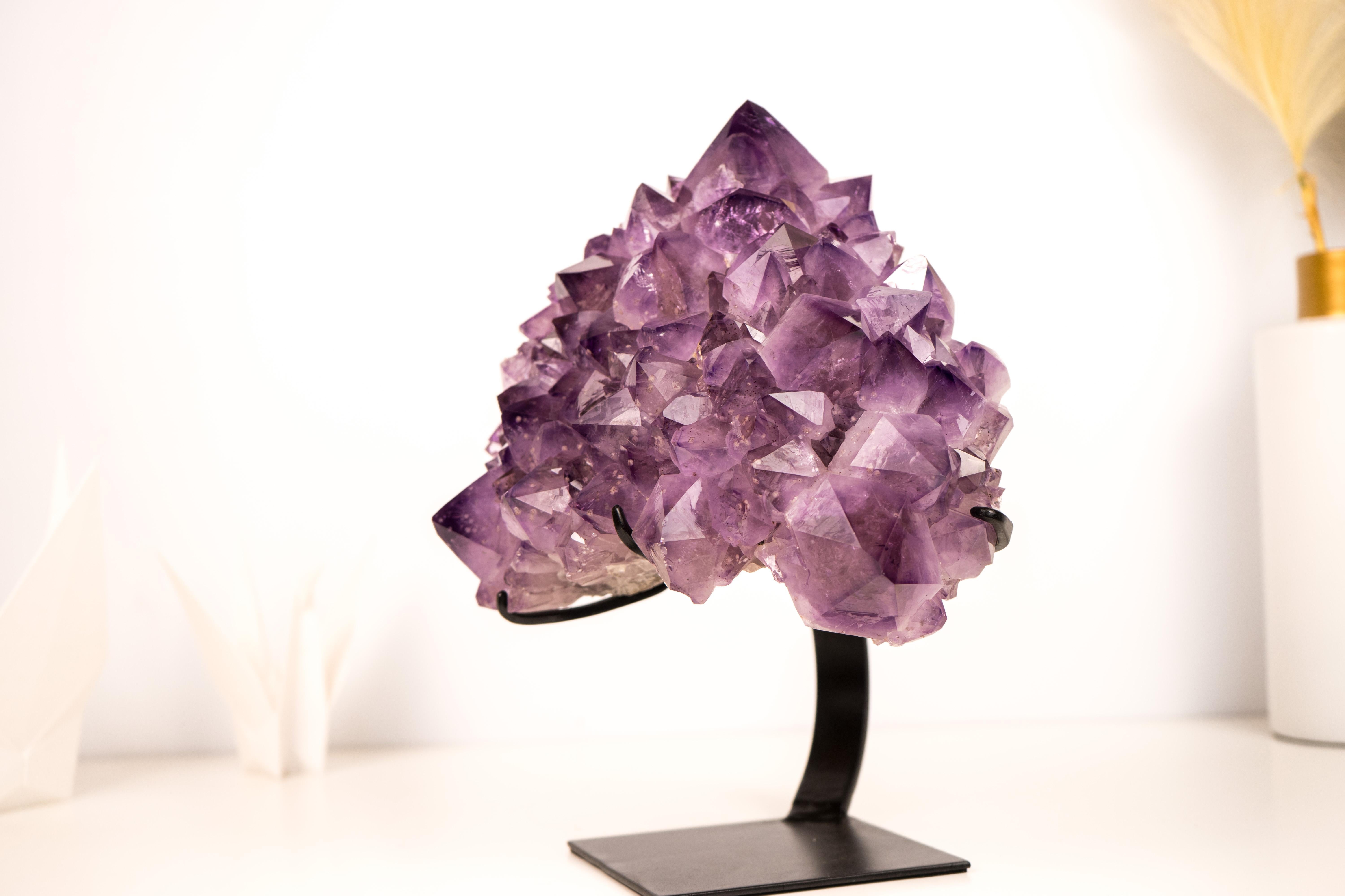 Seltener Amethyst-Blumen-Cluster mit großem, lavendelfarbenem und lila Amethyst im Angebot 4