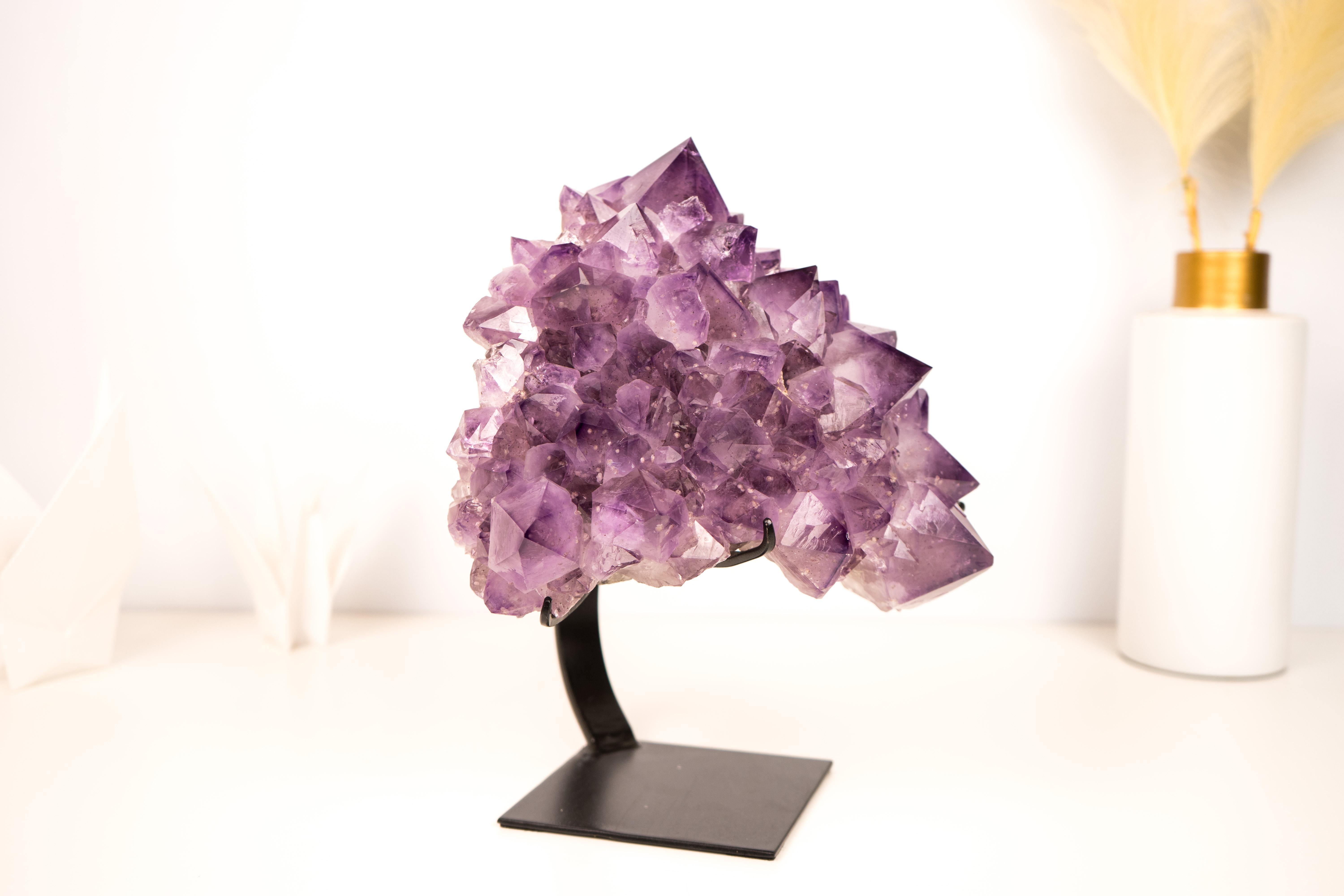 Seltener Amethyst-Blumen-Cluster mit großem, lavendelfarbenem und lila Amethyst (Brasilianisch) im Angebot