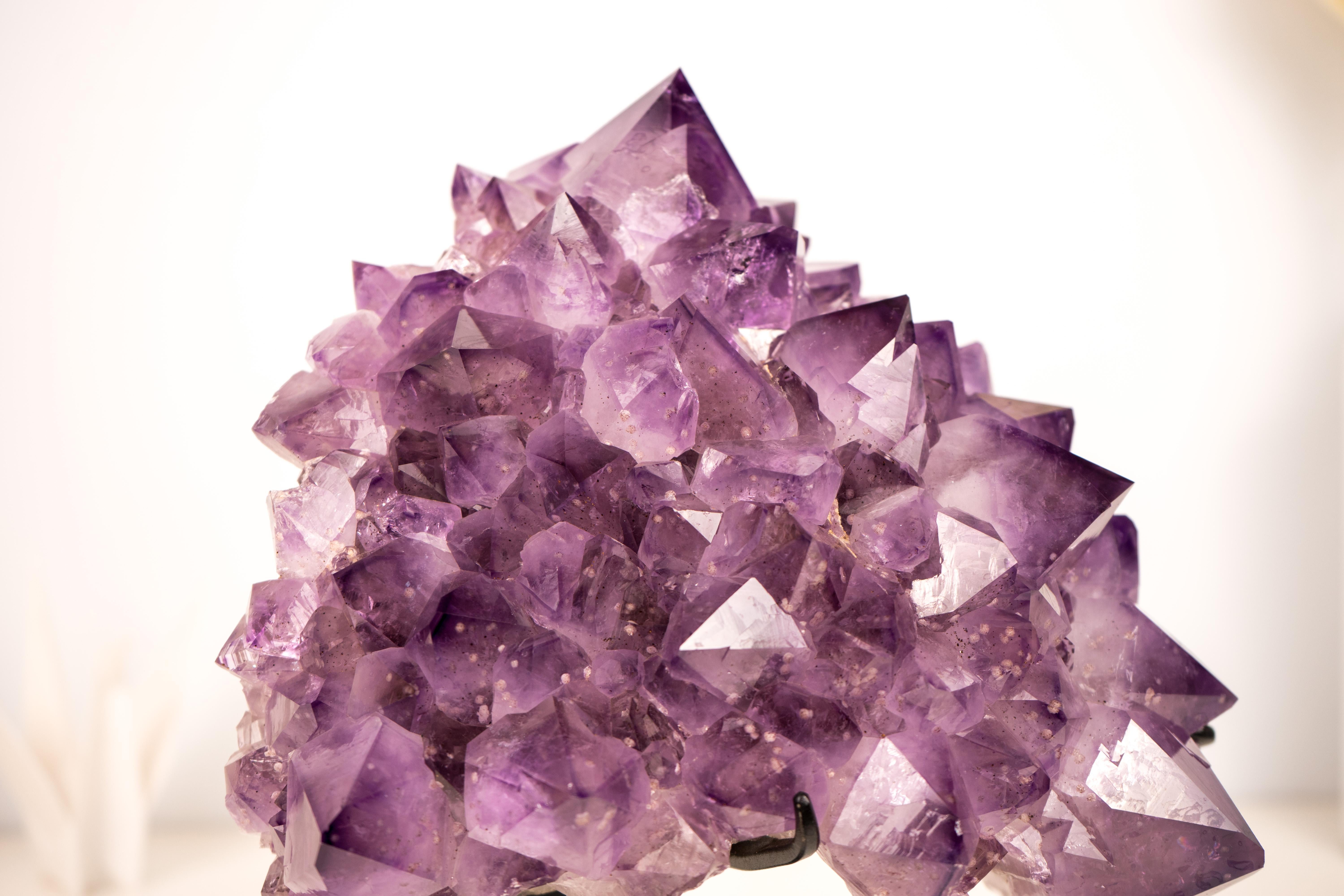 Seltener Amethyst-Blumen-Cluster mit großem, lavendelfarbenem und lila Amethyst im Angebot 1