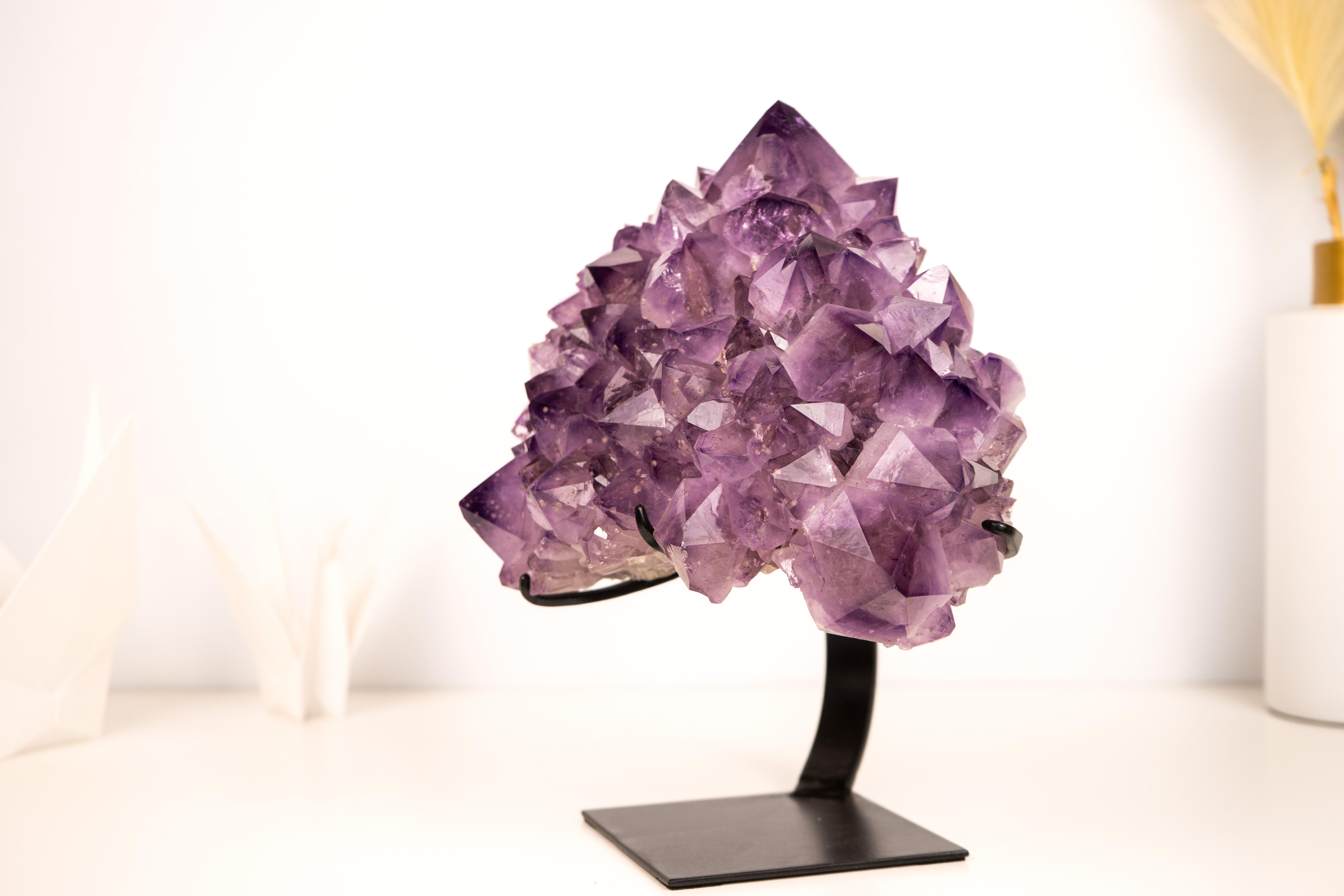 Seltener Amethyst-Blumen-Cluster mit großem, lavendelfarbenem und lila Amethyst im Angebot 3