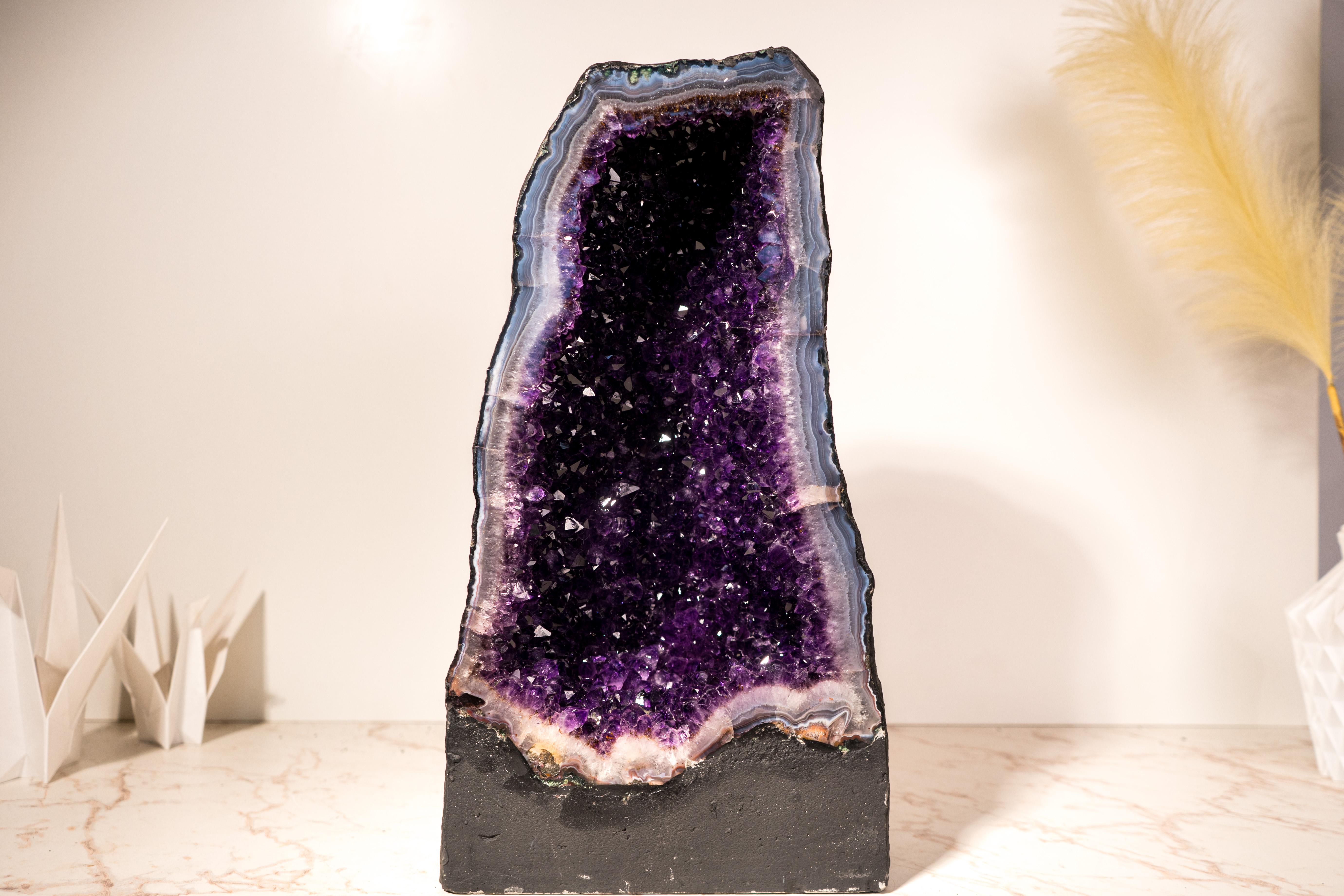 Cristallo Raro geode cattedrale di ametista in vendita