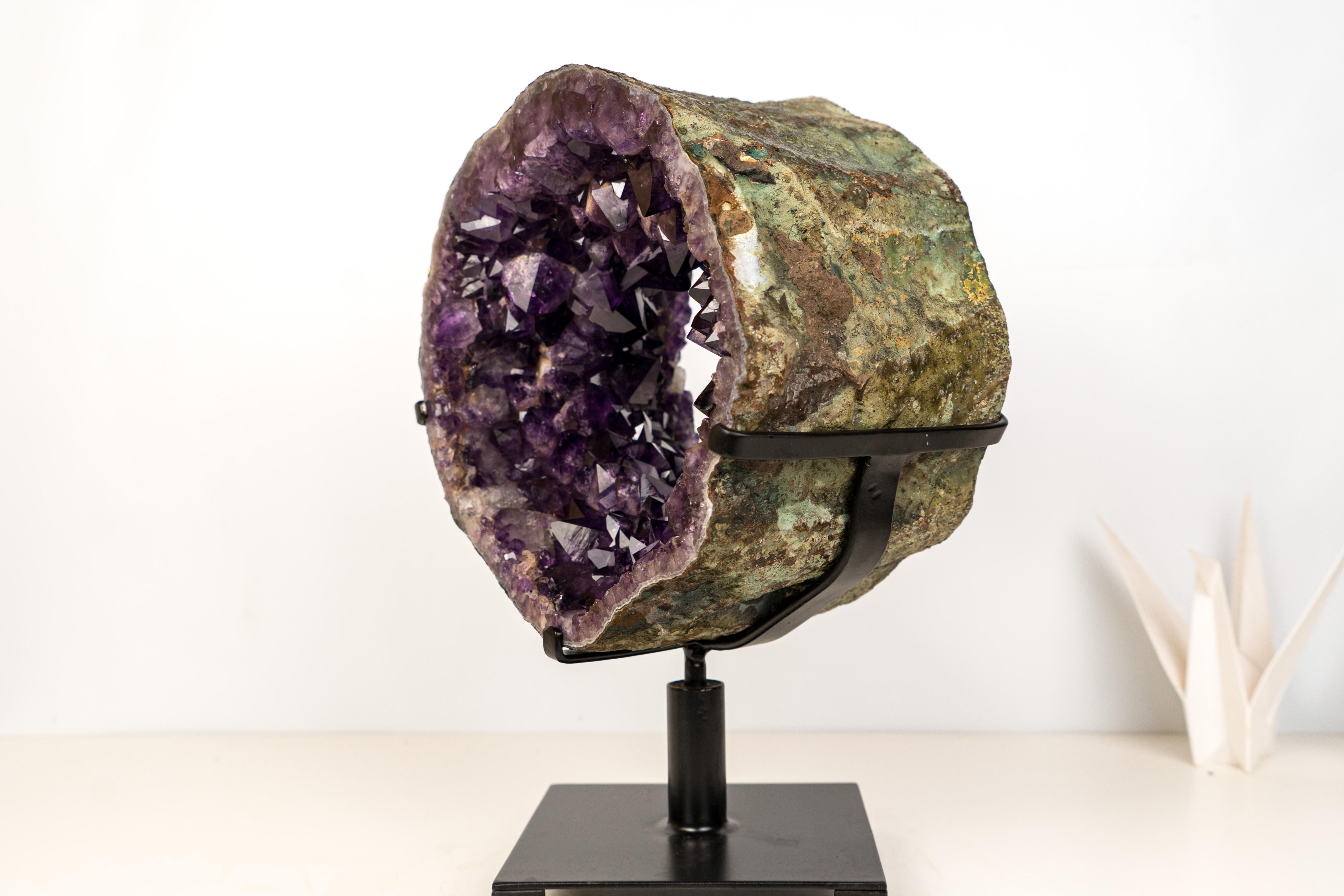 Géode d'améthyste Portales avec une rare formation de couronne de pointes étincelantes - Pièce d'apparat pour décoration de luxe ou collection de minéraux fins

▫️ Description

Rare et superbe géode d'améthyste Nature, ce chef-d'œuvre naturel