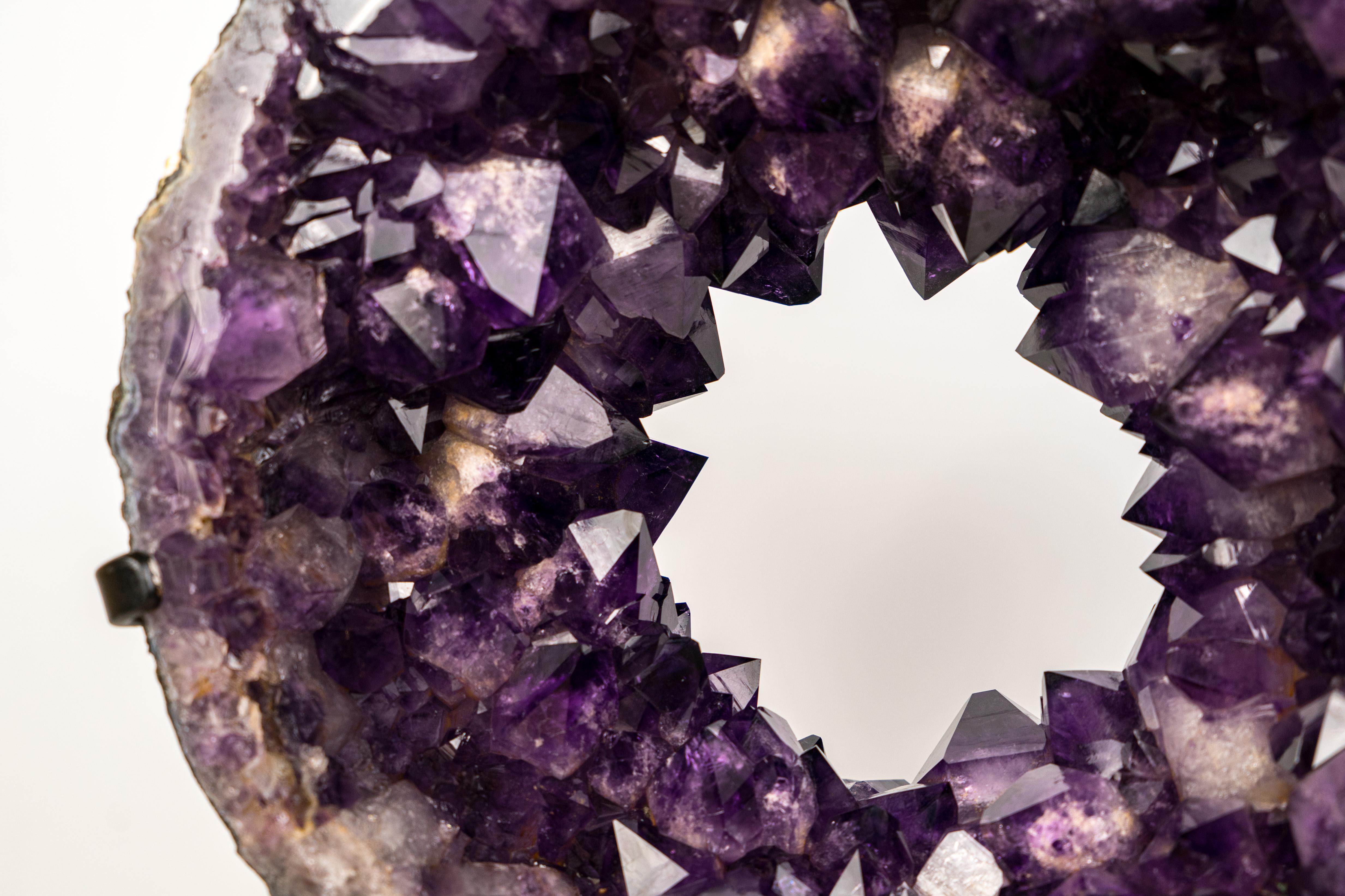 Cristal Rare Amethyst Geode Portal with AAA Crown Druzy Formation en vente