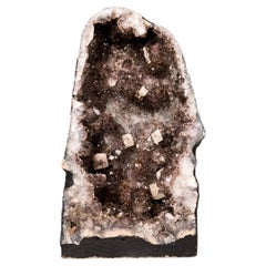 Rara Geoda de Amatista con Calcita Cúbica y Drusa de Goethita Dorada