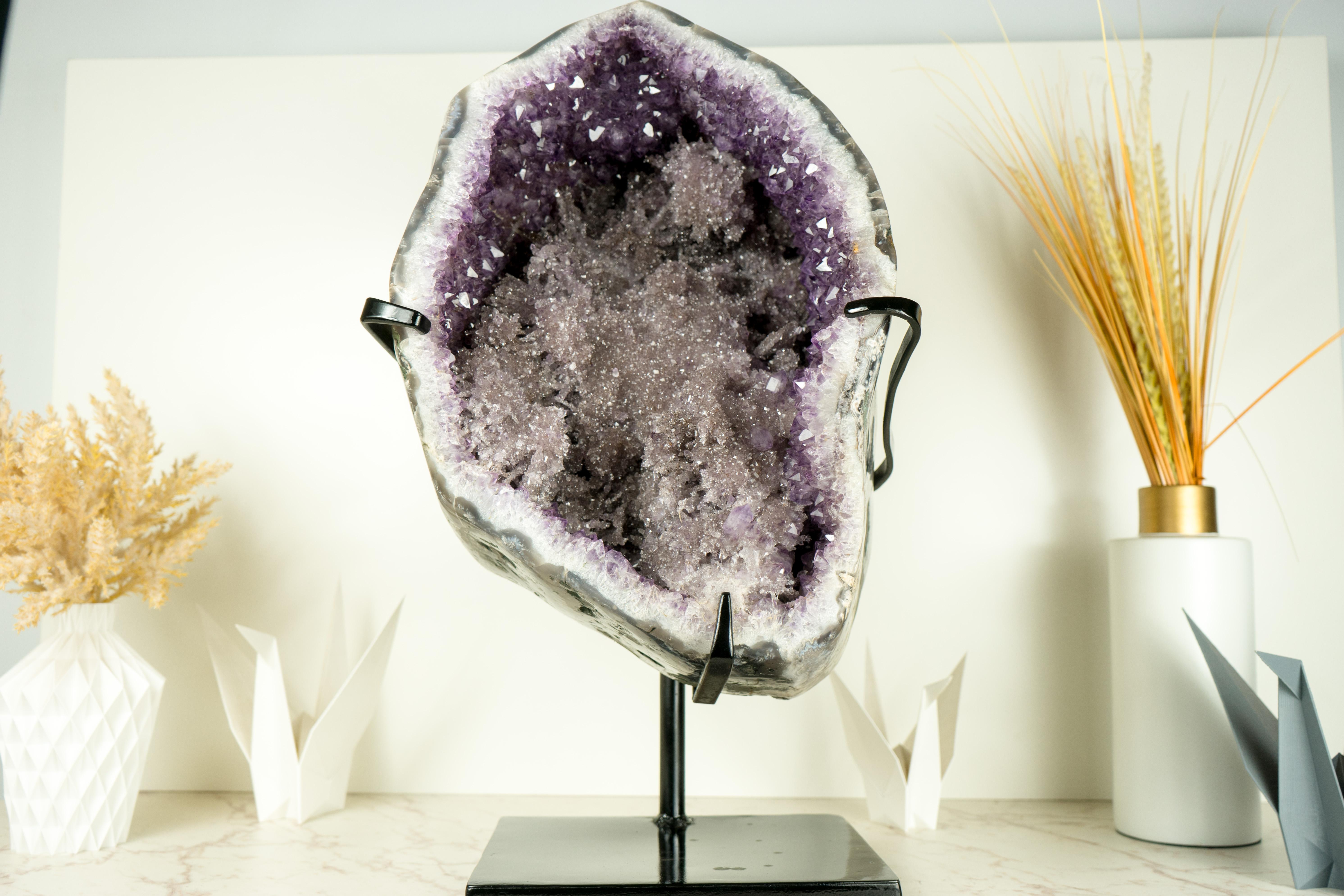 Exceptional Amethyst Geode with a Rare Beauty, with Hermiker Diamond Clarity: Nature's Artpiece that Formed in a Geode

▫️ Description

An Amethyst geode that stands as a true collector's piece, this specimen features a rosette of crystals with