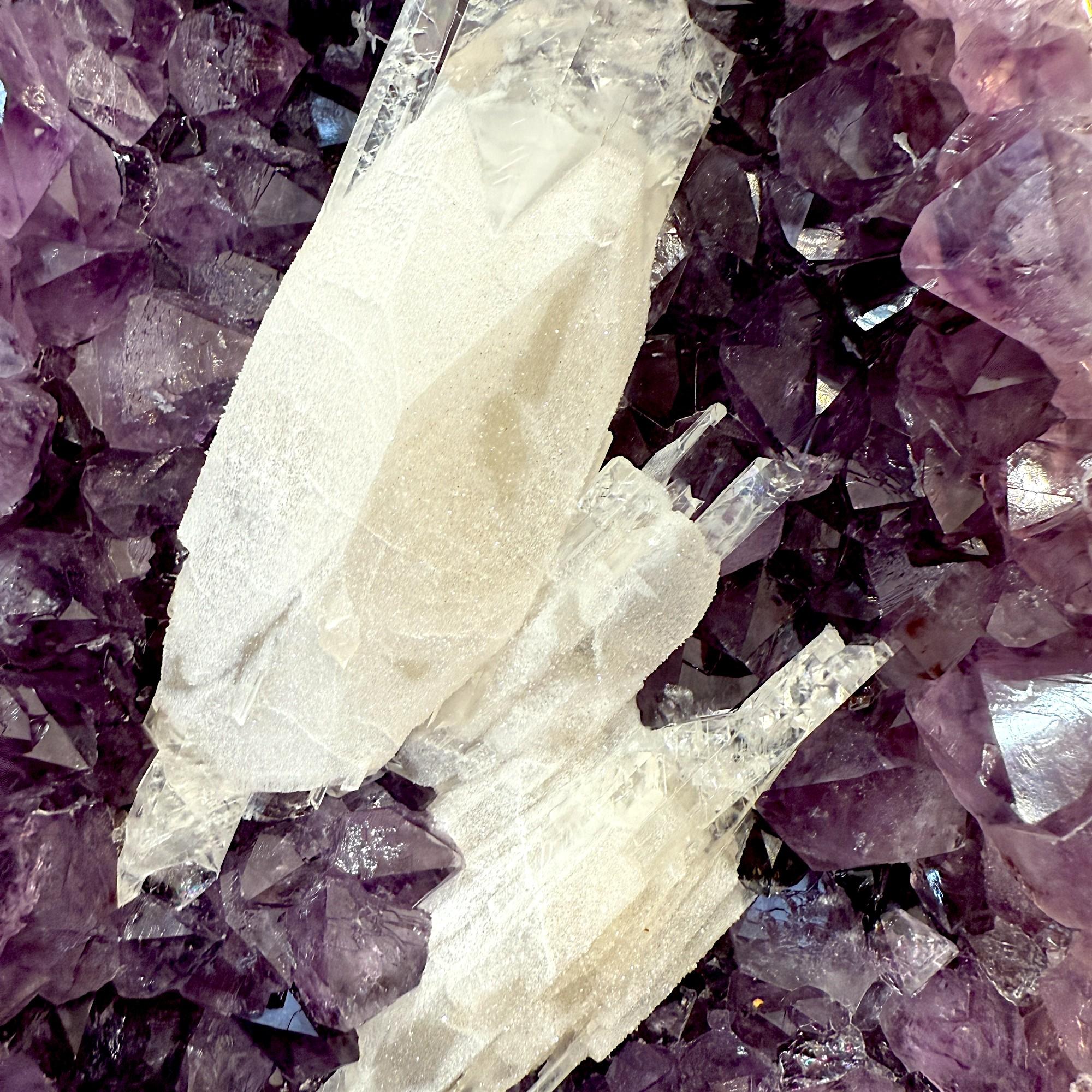 Raro espécimen de estalactita amatista con cristales de calcita - Uruguay Tallado a mano en venta