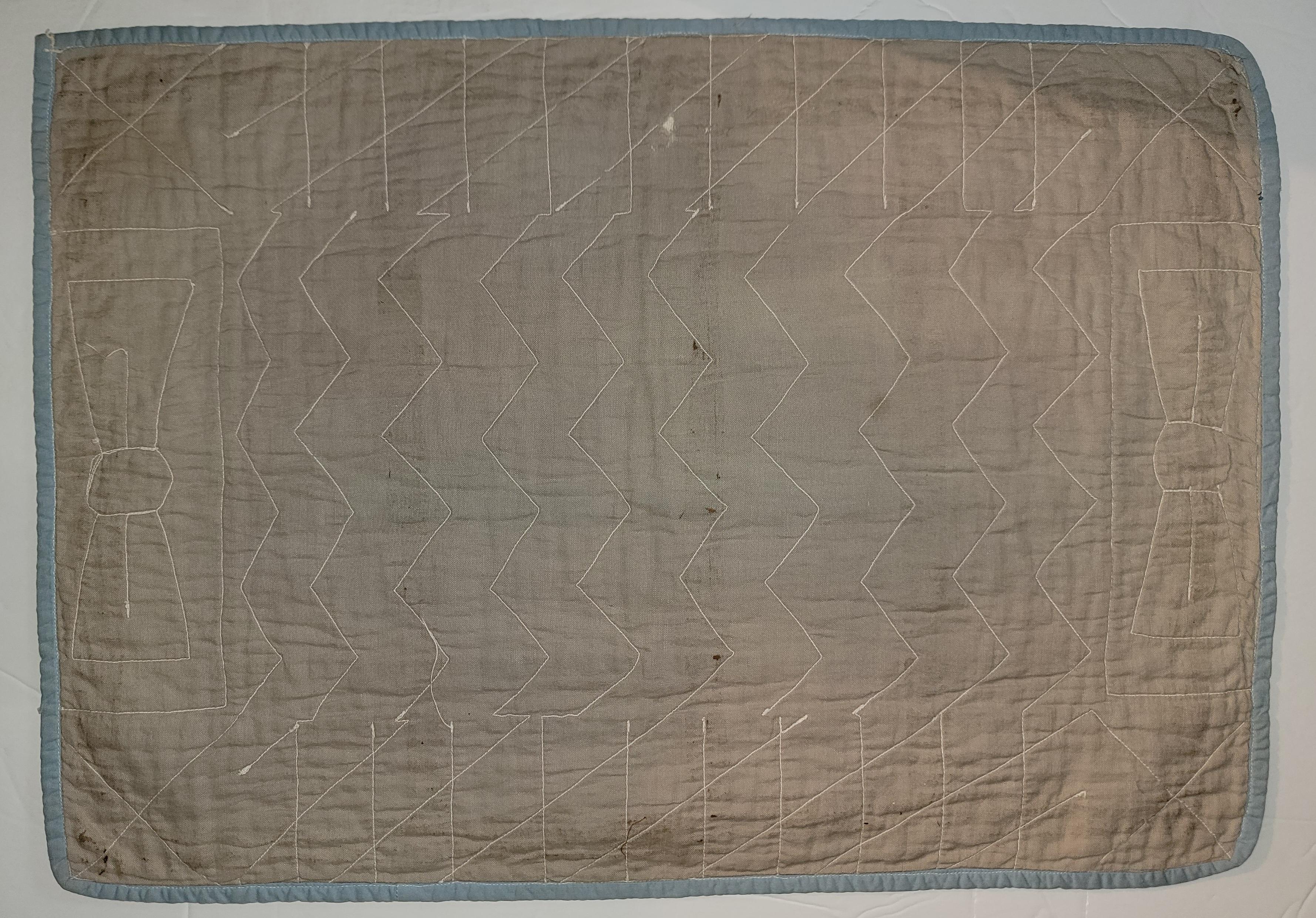 1920-1930 s bars doll quilt with corner blocks in very good condition.Machine quilted pieced & quilted.Published on page 30 in 