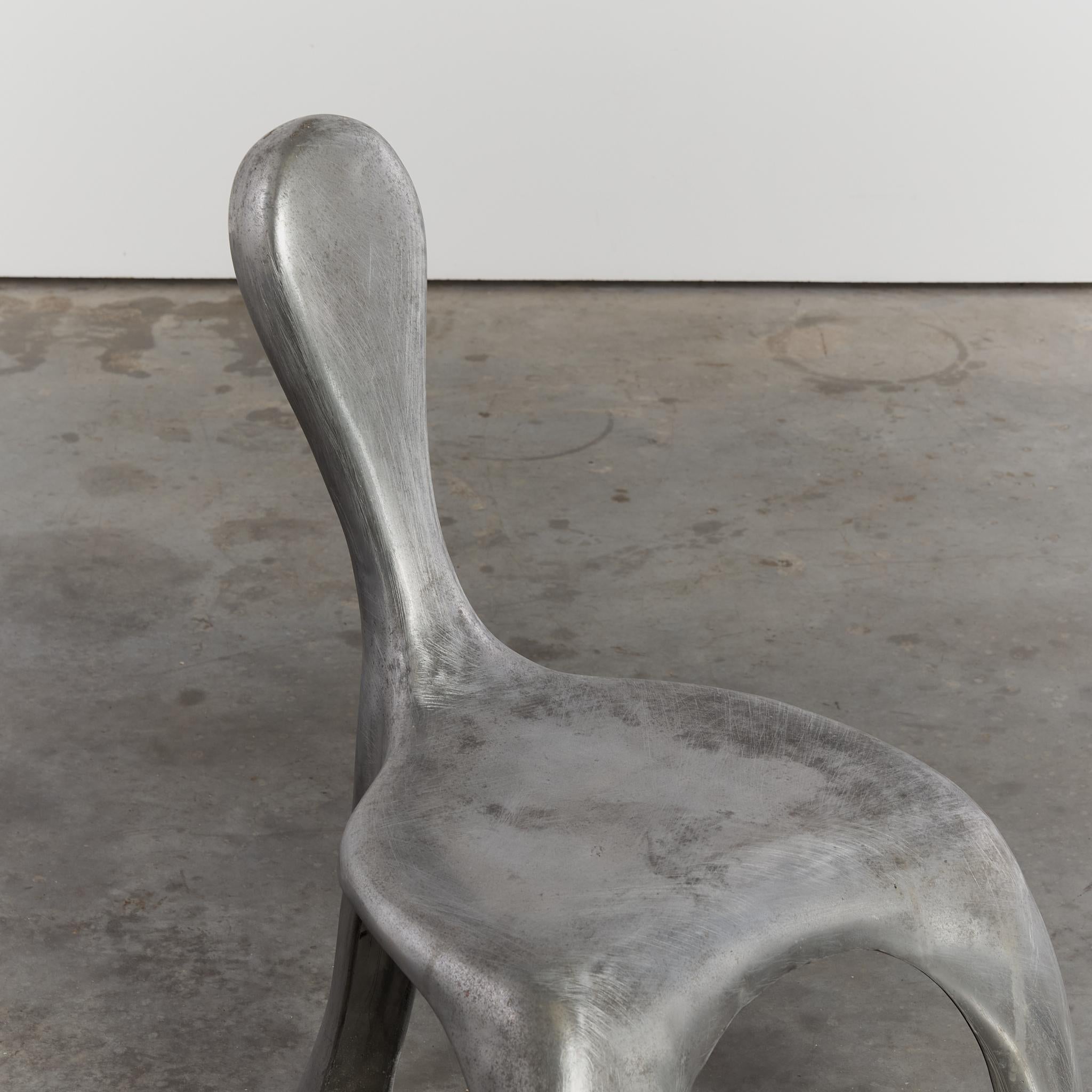 Rara sedia scultorea in alluminio fuso amorfo di Finn Stone in vendita 8