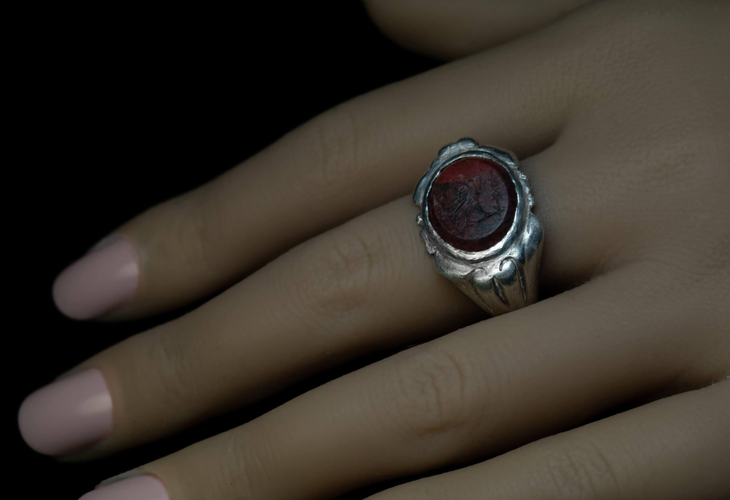Rare Ancient Roman Silver Legionary Ring c. 300 AD In Good Condition For Sale In Chicago, IL