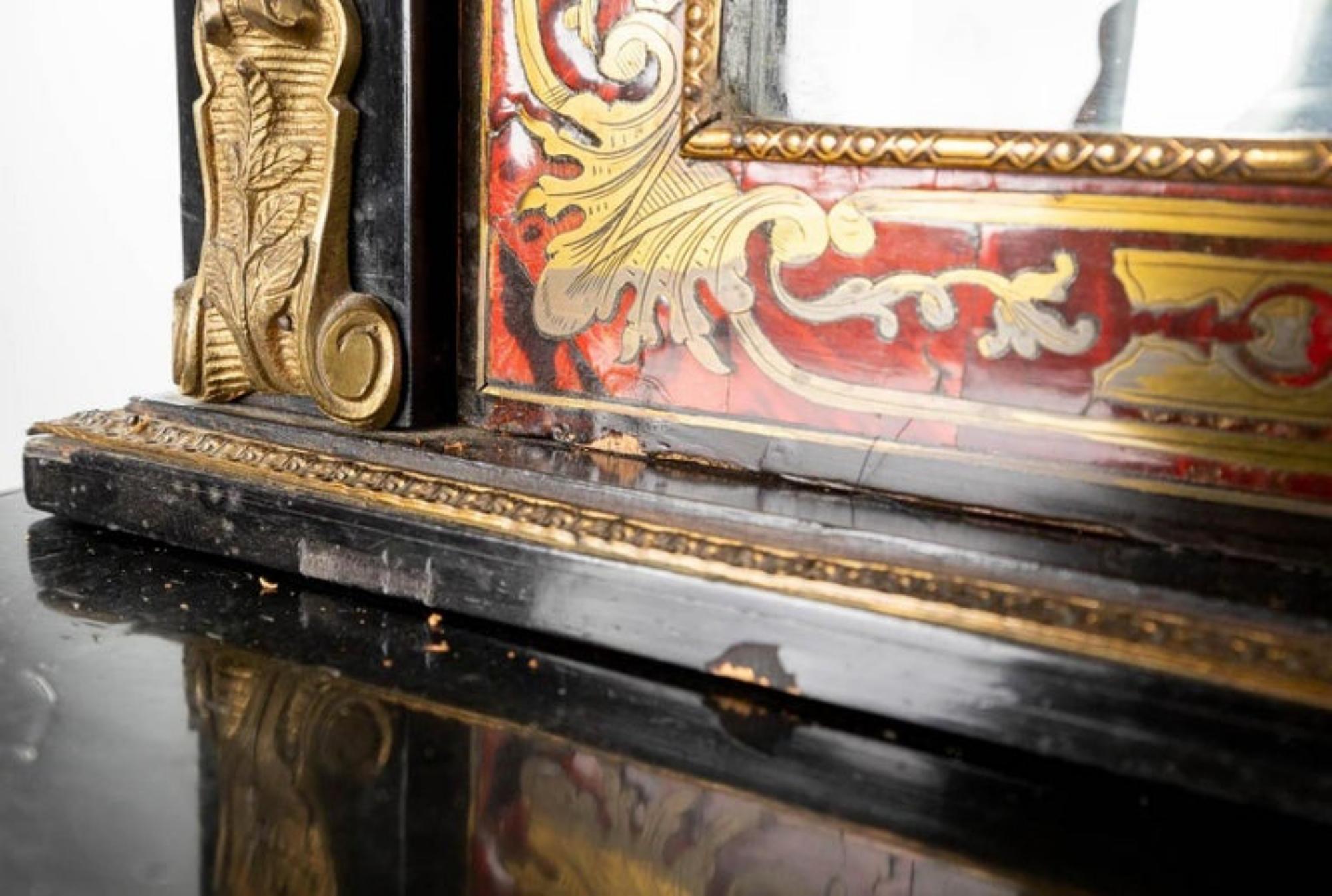Rare and Amazing Display Cabinet with Boulle Inlay Napoleon III 19th Century In Good Condition For Sale In Madrid, ES