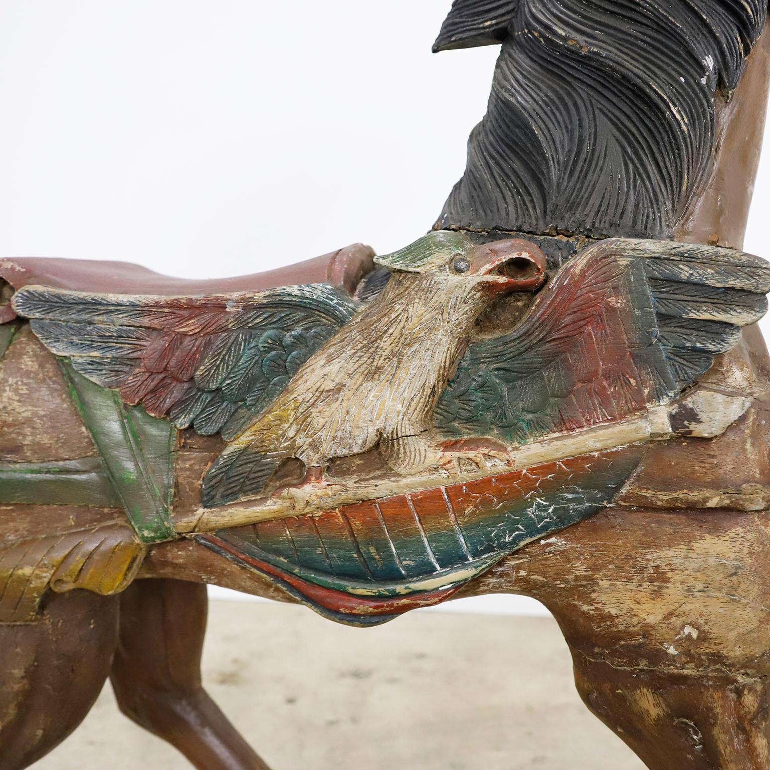Ca. 1920. Wir bieten dieses wunderbar charmante Karussellpferd aus Mexiko an. Handgefertigt aus Holz ausgehöhlt  mit fabelhafter Patina.