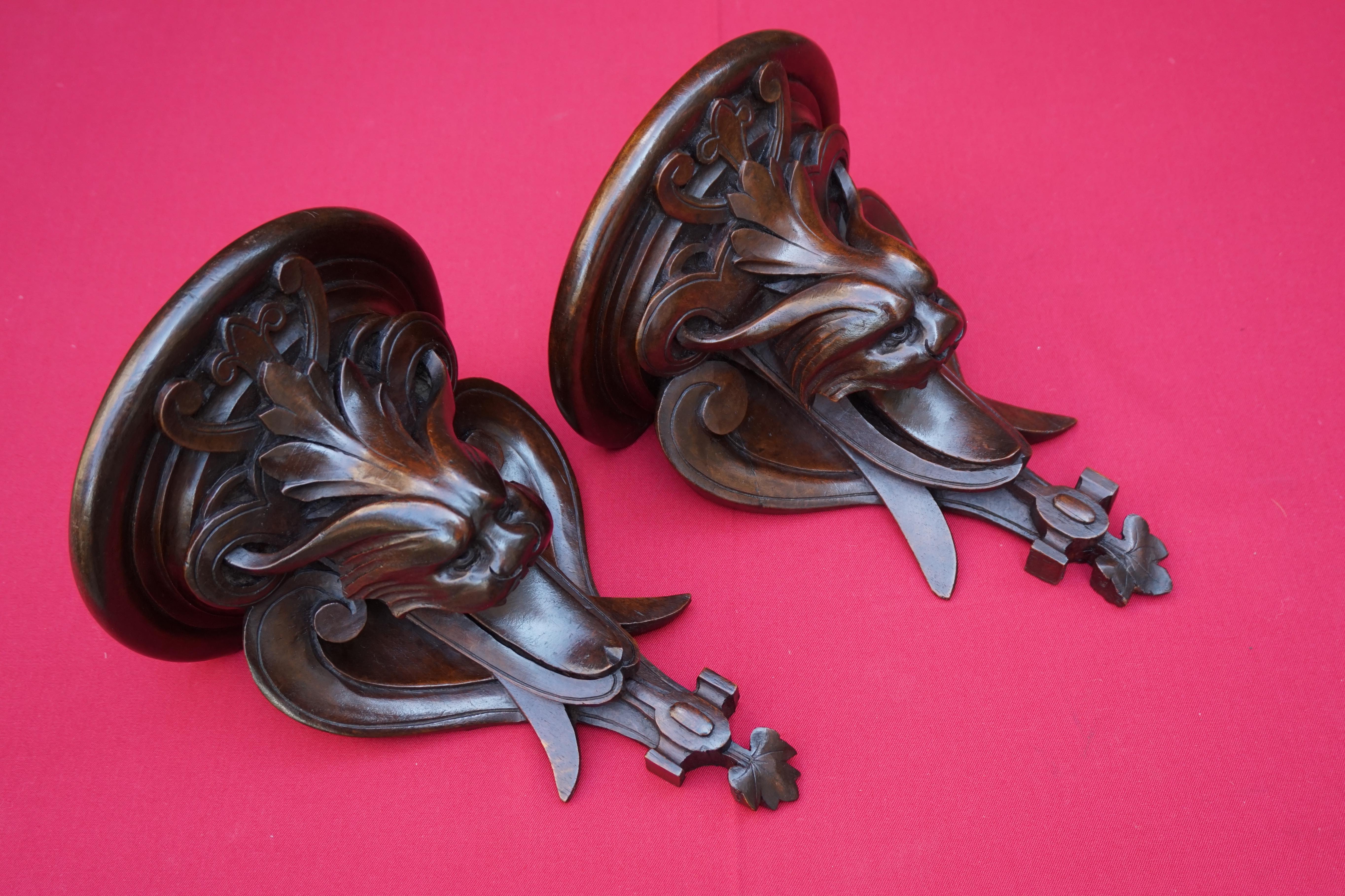 Rare and Antique Pair of Hand Carved Renaissance Revival Grotesque Wall Brackets For Sale 8