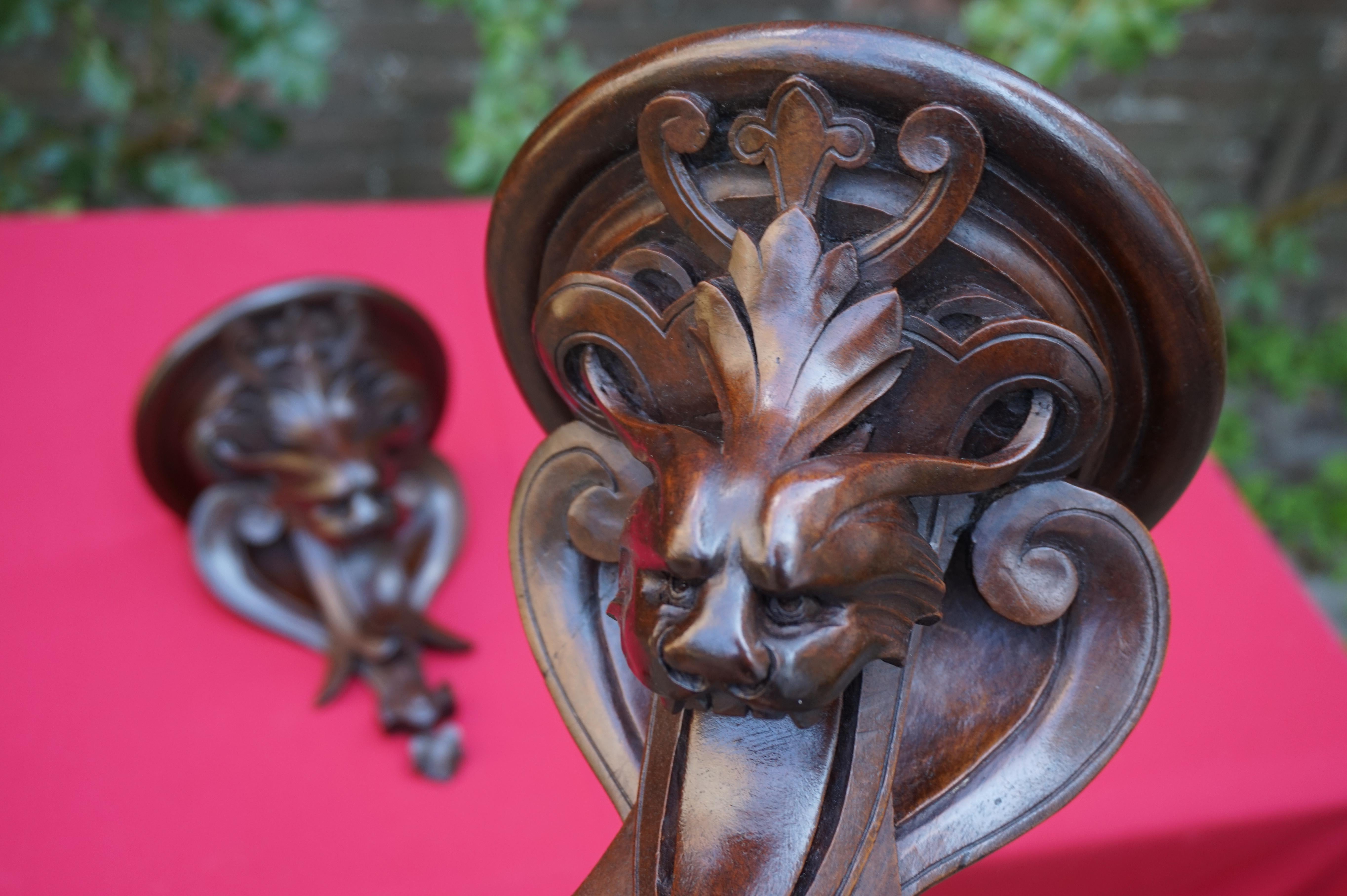 Rare and Antique Pair of Hand Carved Renaissance Revival Grotesque Wall Brackets For Sale 11