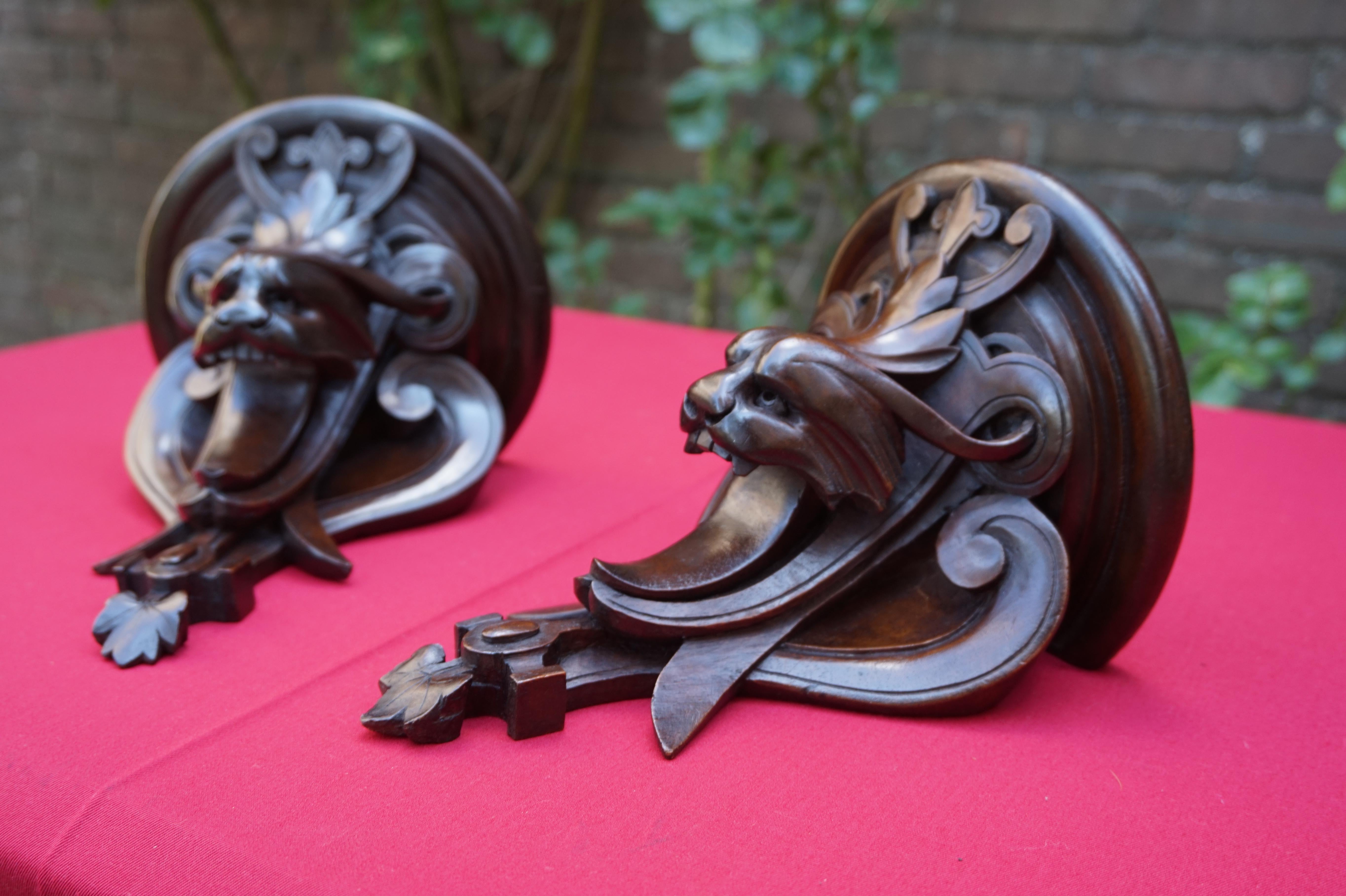 Italian Rare and Antique Pair of Hand Carved Renaissance Revival Grotesque Wall Brackets For Sale