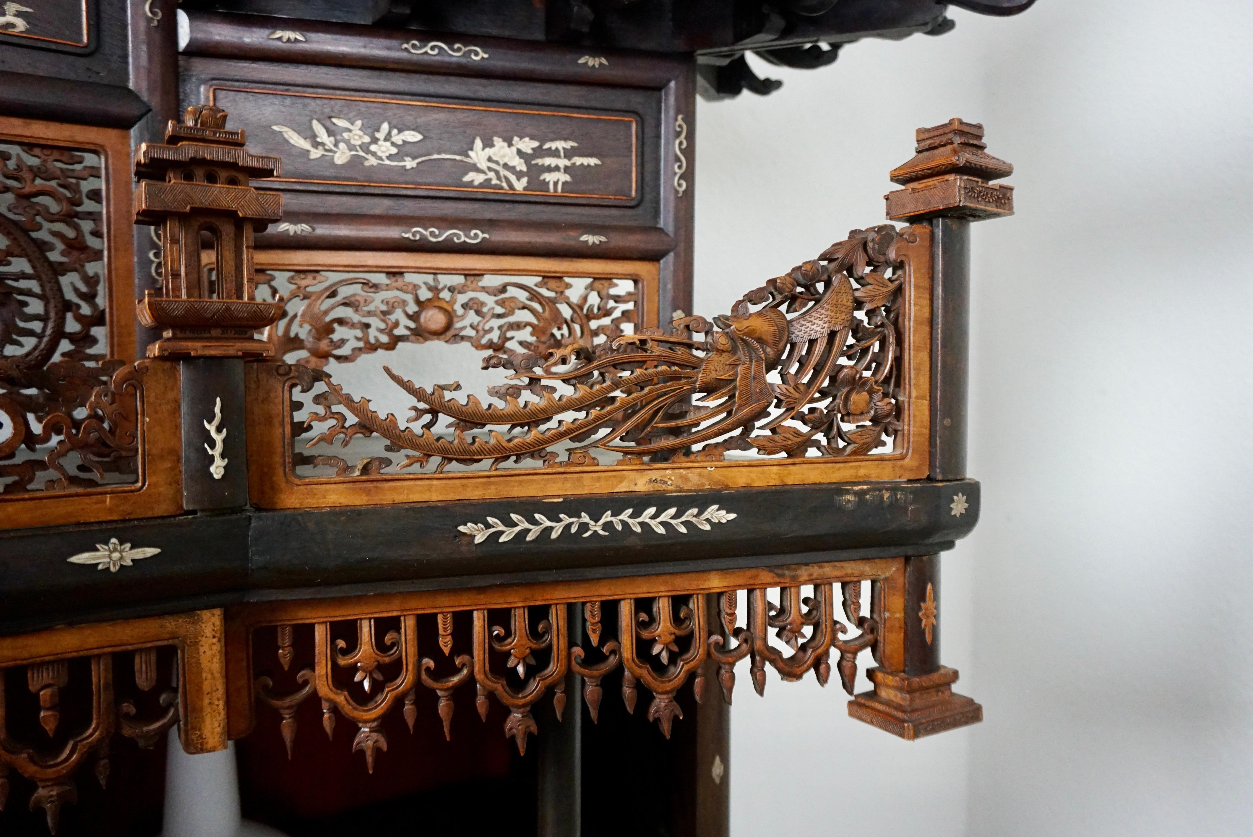 Rare et magnifique vitrine architecturale en Pagode, Chine en vente 4