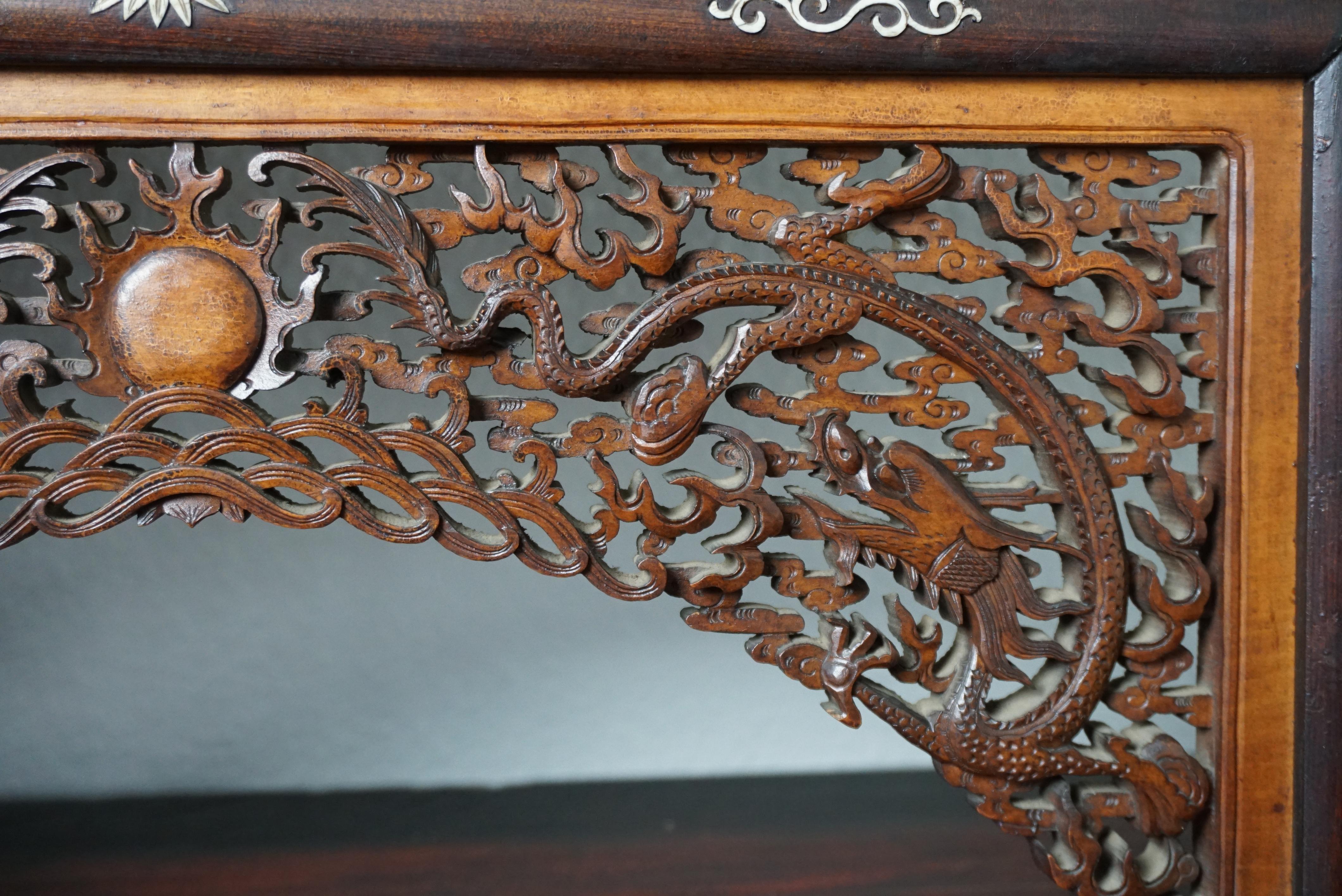 Rare et magnifique vitrine architecturale en Pagode, Chine en vente 11