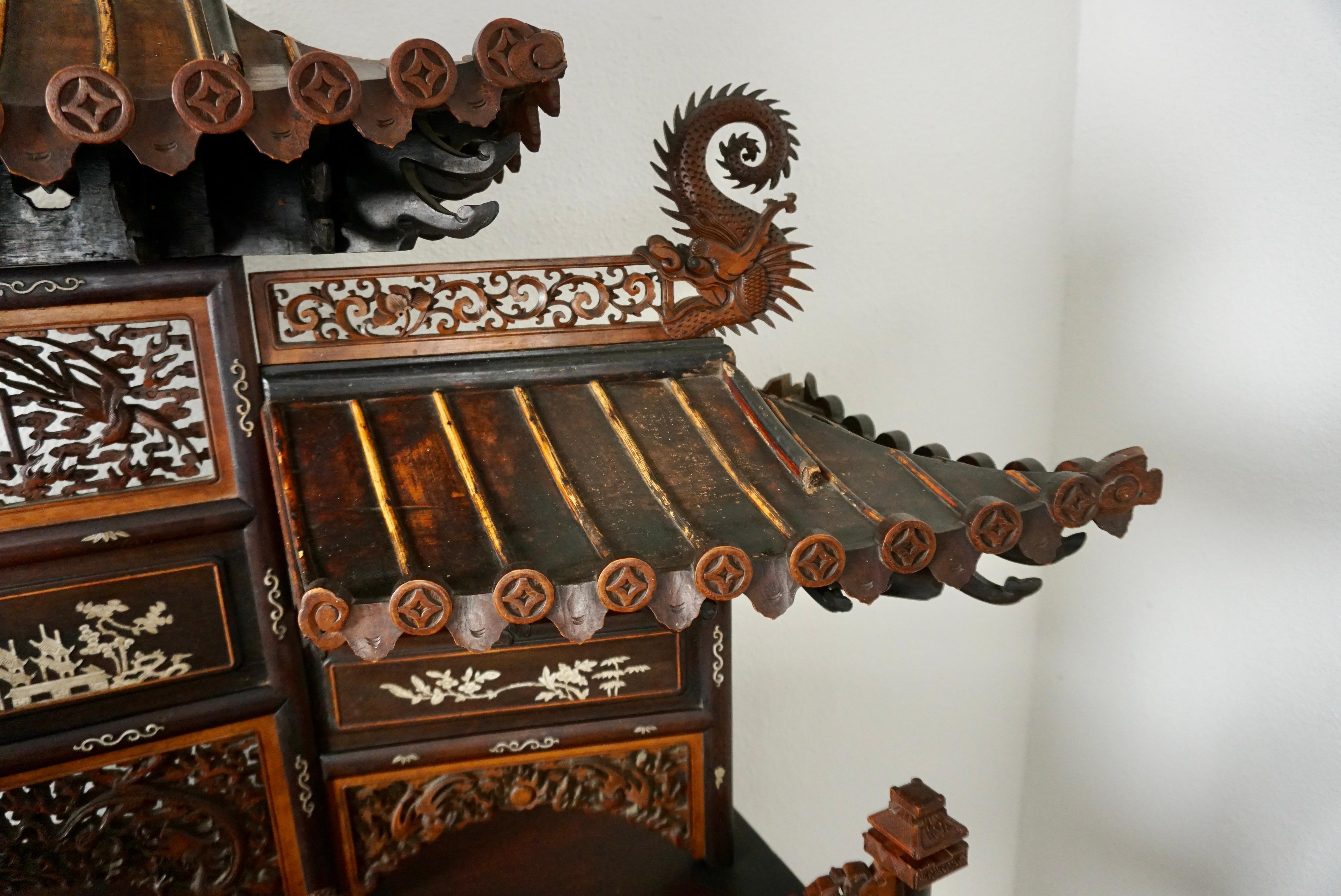 Rare et magnifique vitrine architecturale en Pagode, Chine en vente 2