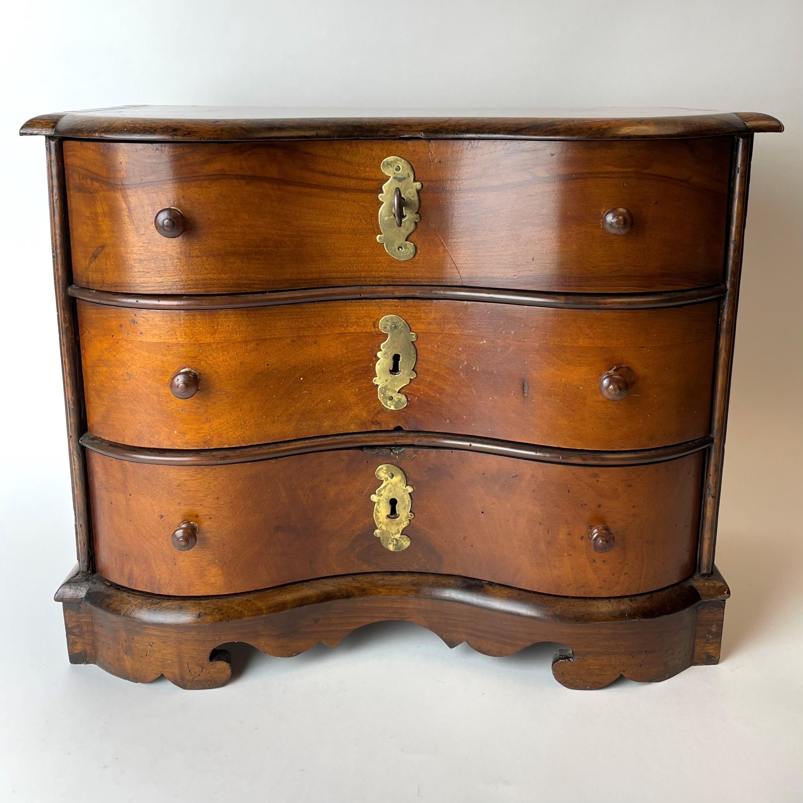 Baroque Rare and Beautiful Miniature Chest of Drawers from the Early 18th Century For Sale