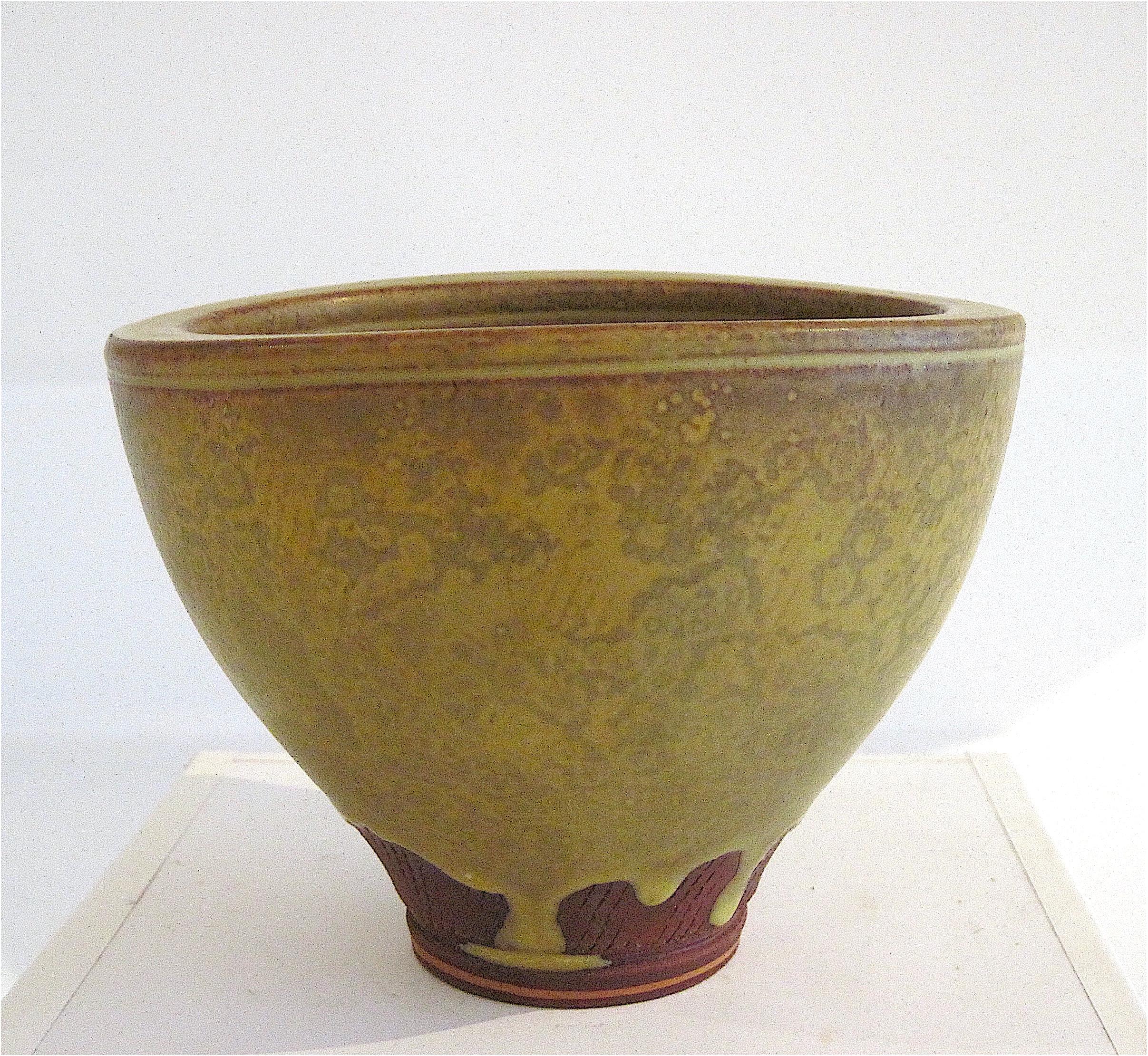 Rare and Beautiful Wilhelm Kage Farsta Bowl In Excellent Condition For Sale In Philadelphia, PA