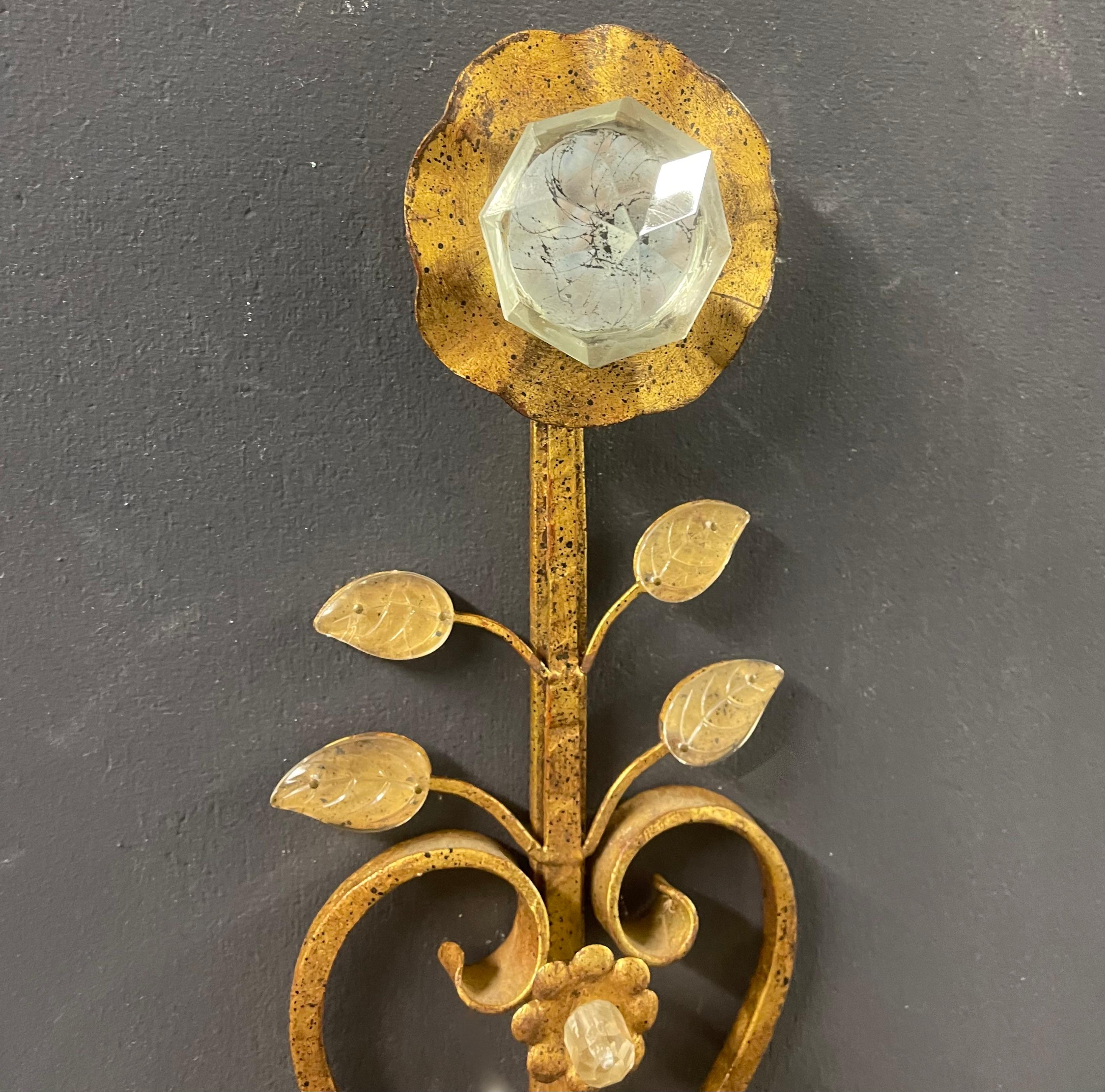 apliques de metal dorado y cristal. realmente grandes e impresionantes. podemos ofrecer otro par. 