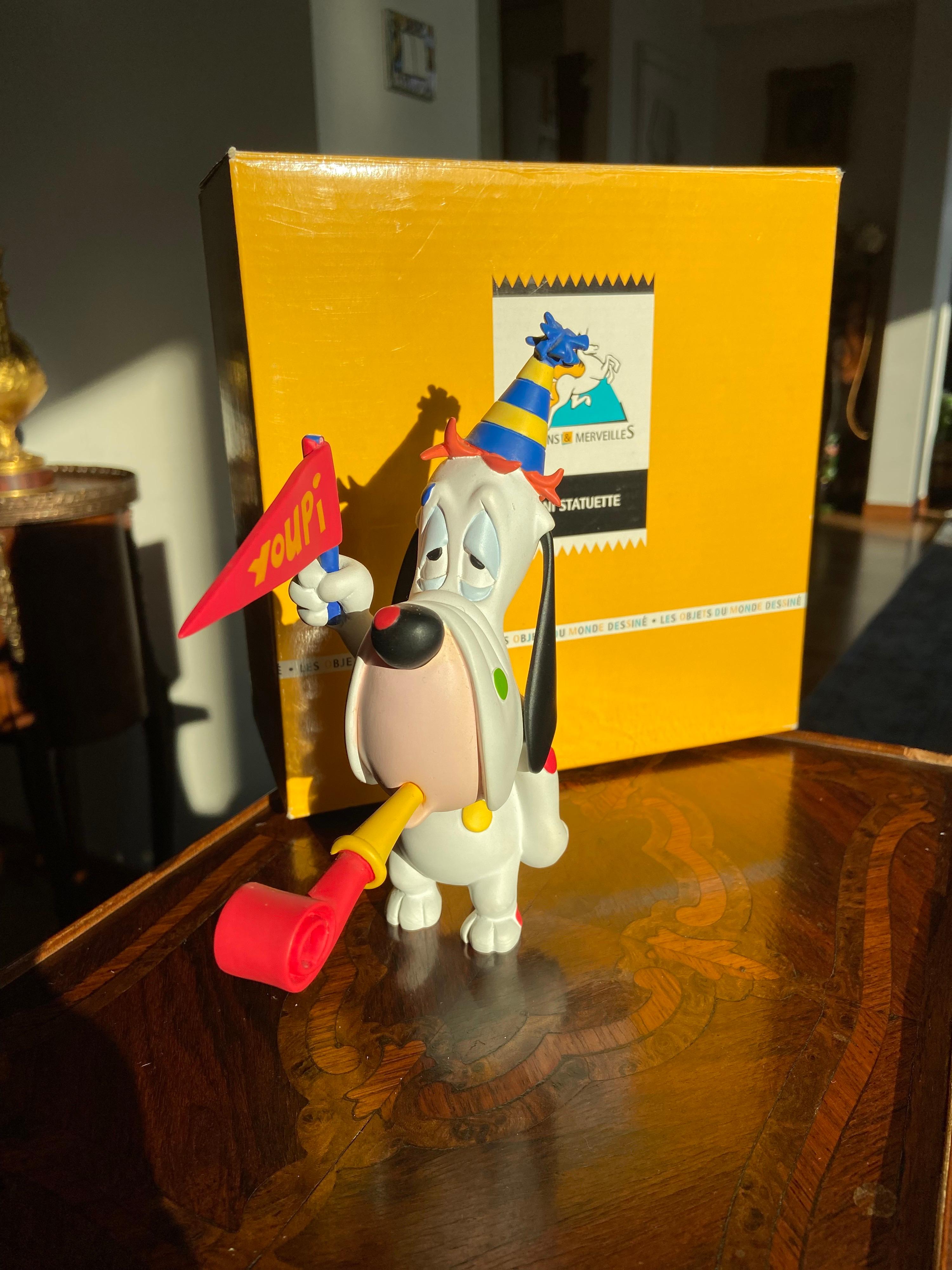 Figurine statue of Droopy ready to party by Demons & Merveilles.
Made in 2000 in its original box in perfect condition.
Perfect gift and a part of a large collection.
USA, 2000.