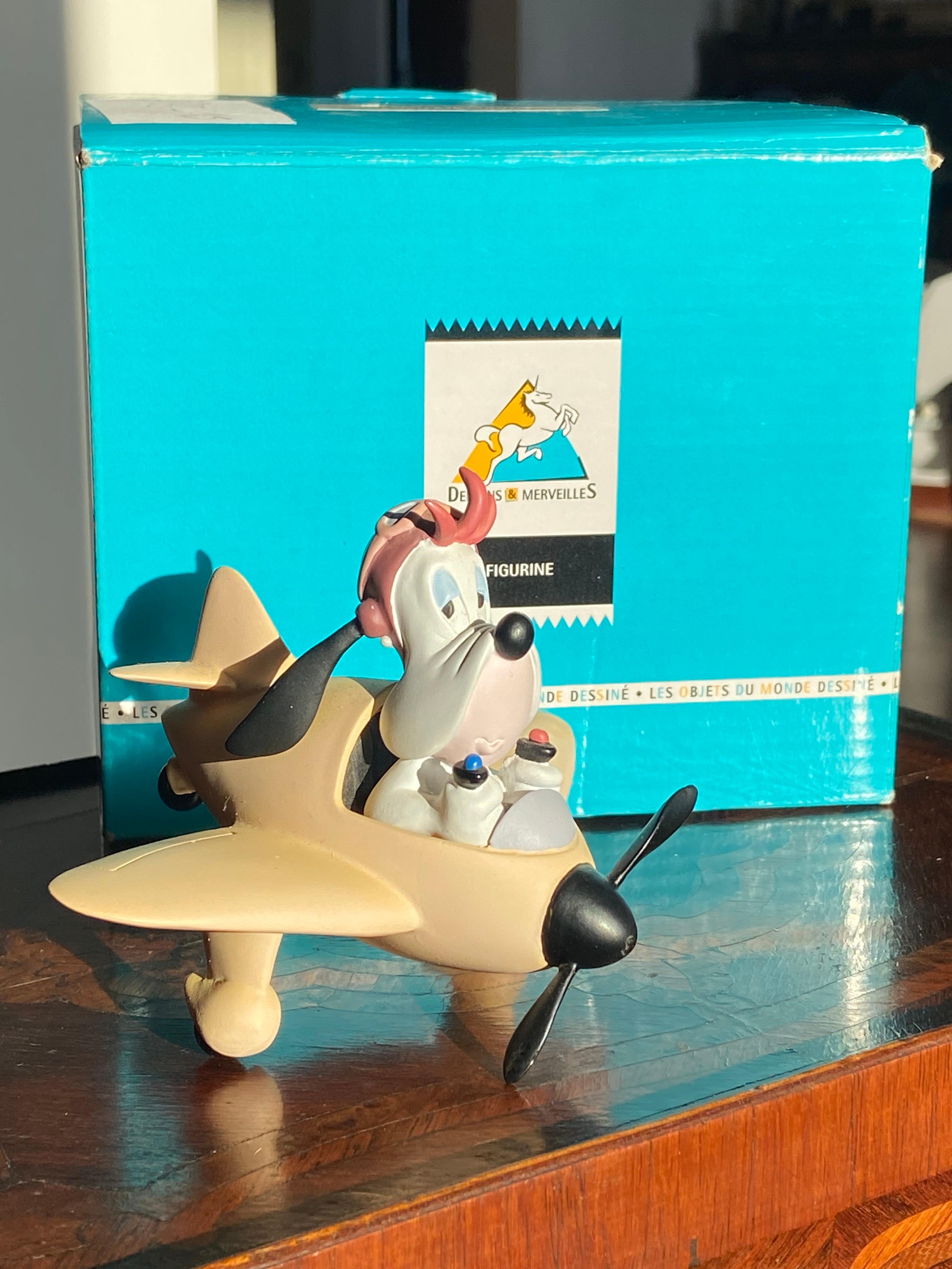 Figurine statue of Droopy on a plane by Demons & Merveilles.
Made in 2001 in its original box in perfect condition.
Perfect gift and a part of a large collection.
USA, 2001.